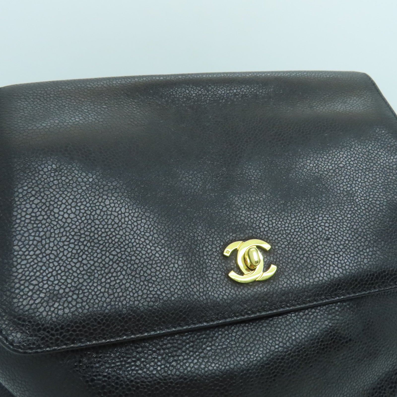 CHANEL Caviar皮革Rucksack金扣背包黑色