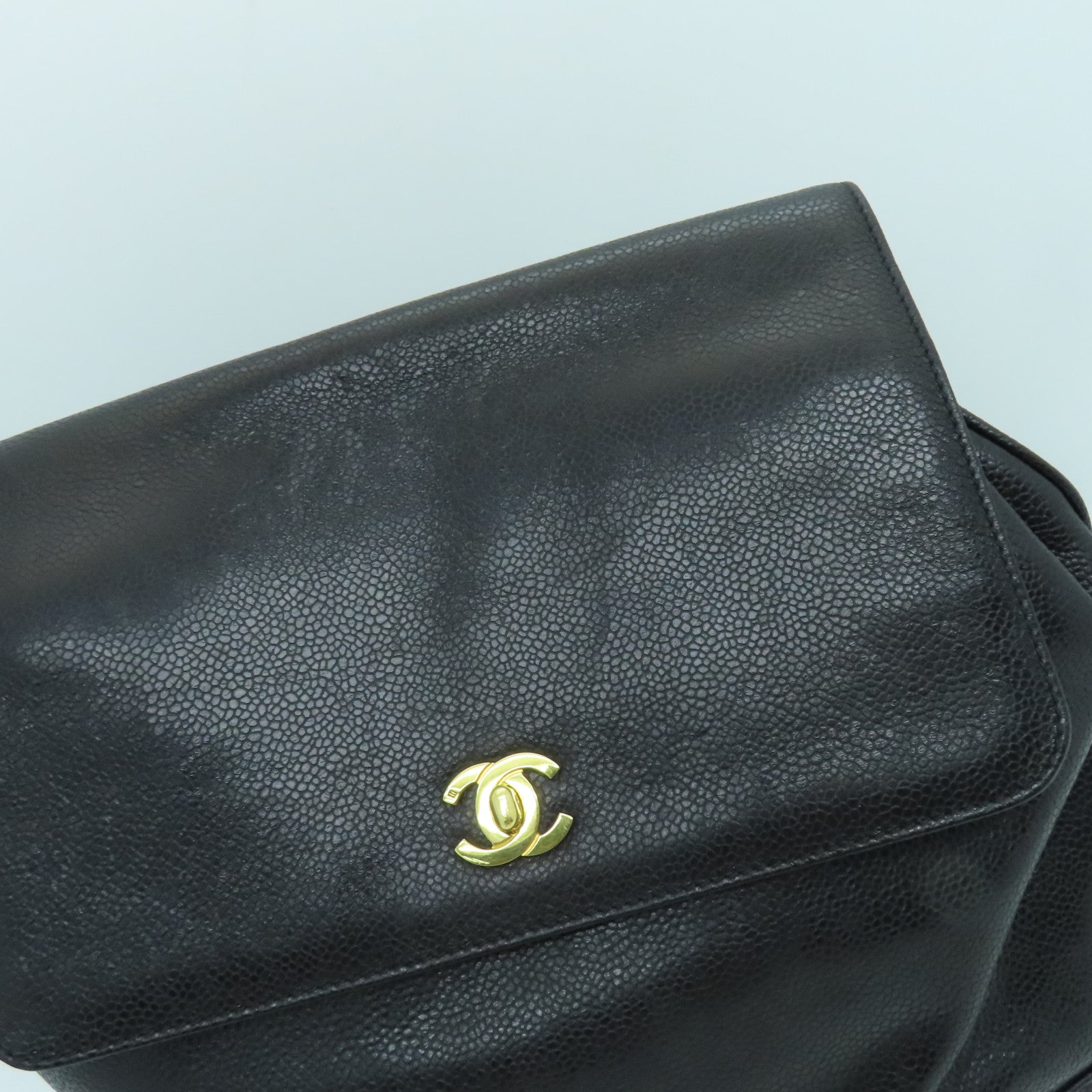 CHANEL Caviar皮革Rucksack金扣背包黑色