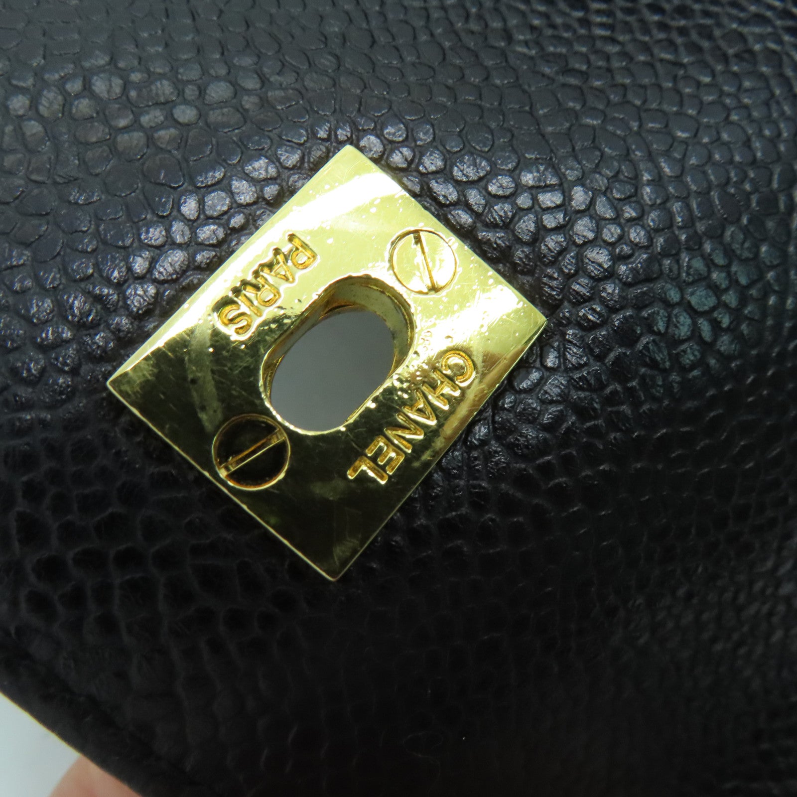 CHANEL Caviar皮革Rucksack金扣背包黑色