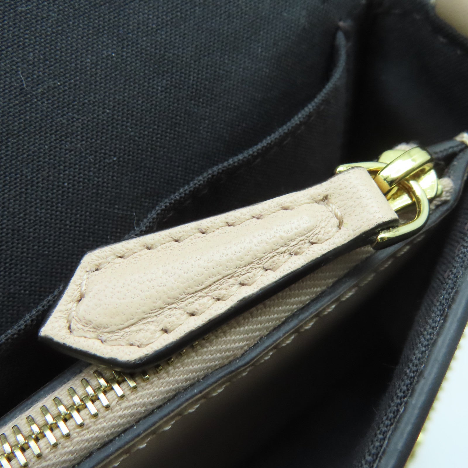 FENDI 牛皮皮革Chain Wallet金扣鏈帶肩背袋粉紅色