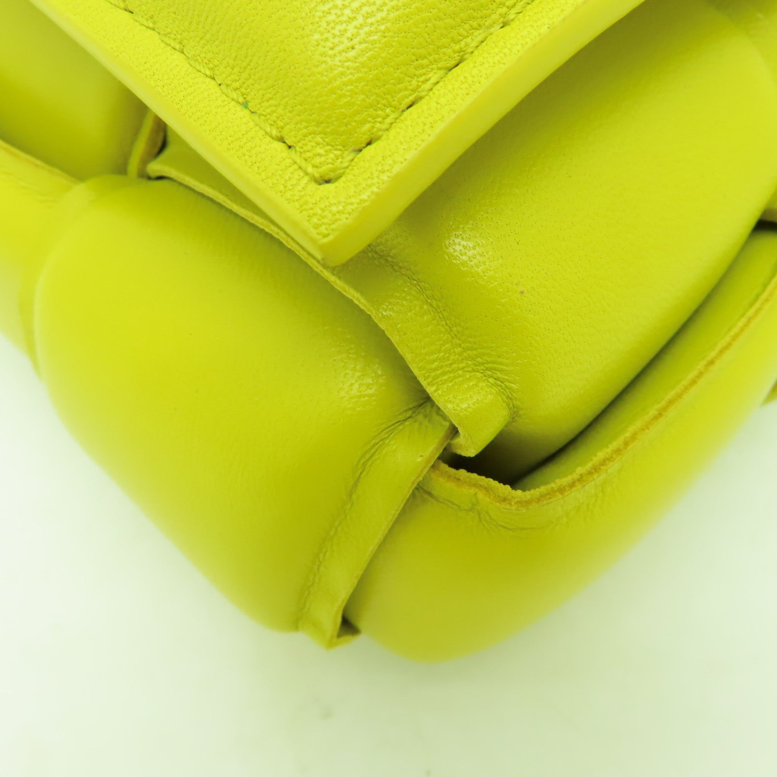 BOTTEGA VENETA 羊皮皮革Padded Cassette金扣肩背袋黃色