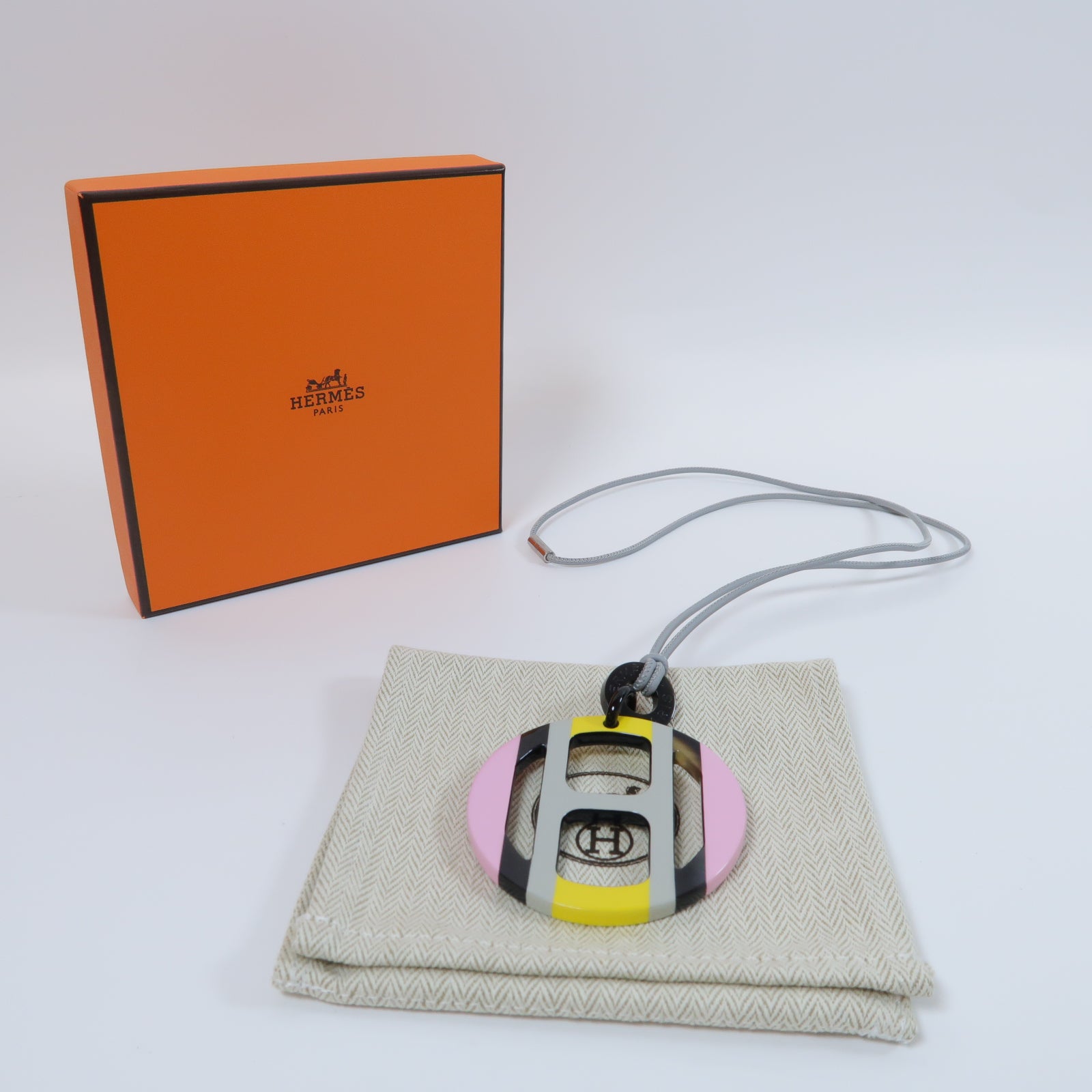 HERMES 木製/牛角H Equipe Necklace項鍊灰色/粉紅色