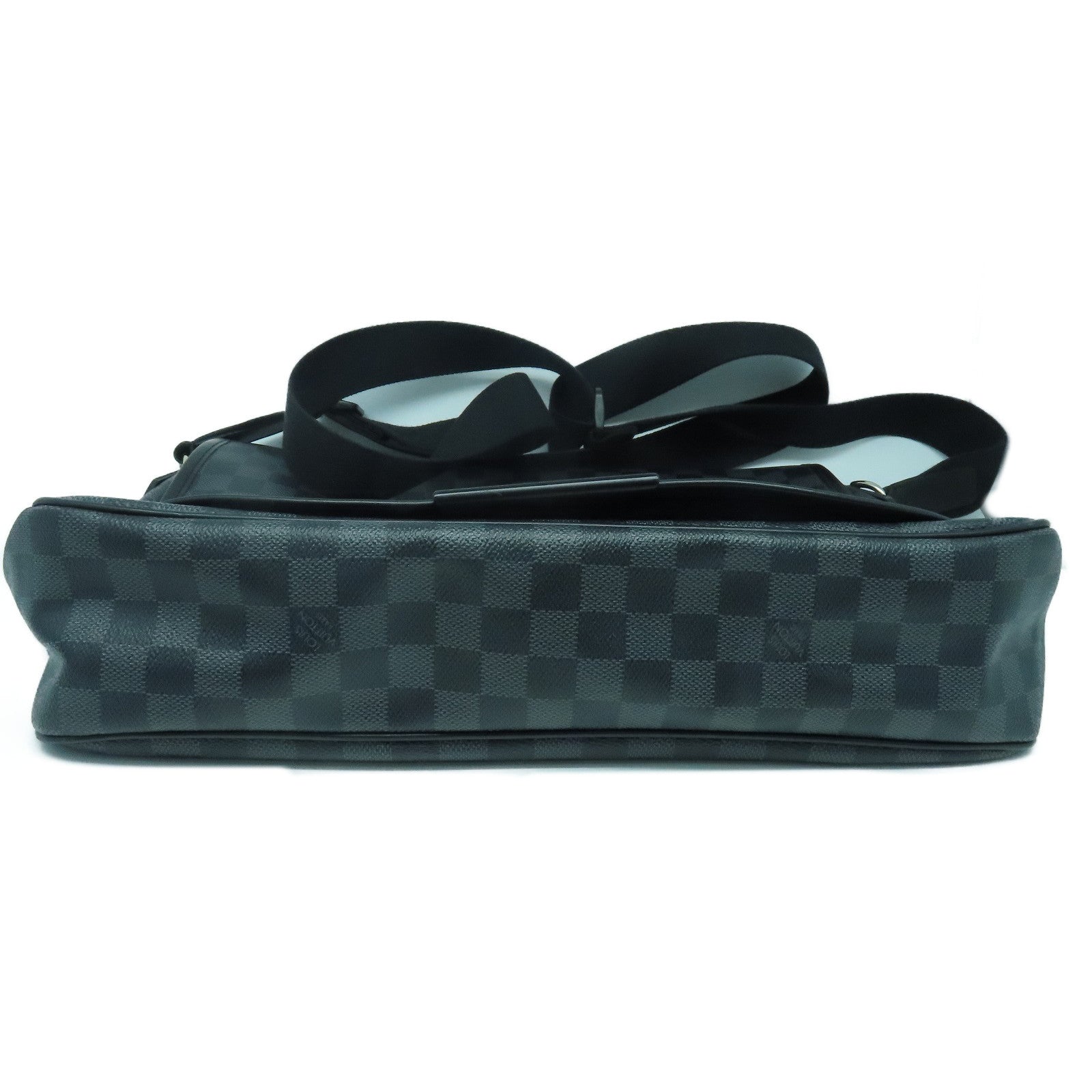 LOUIS VUITTON Graphite Daniel MM银扣肩背袋黑色