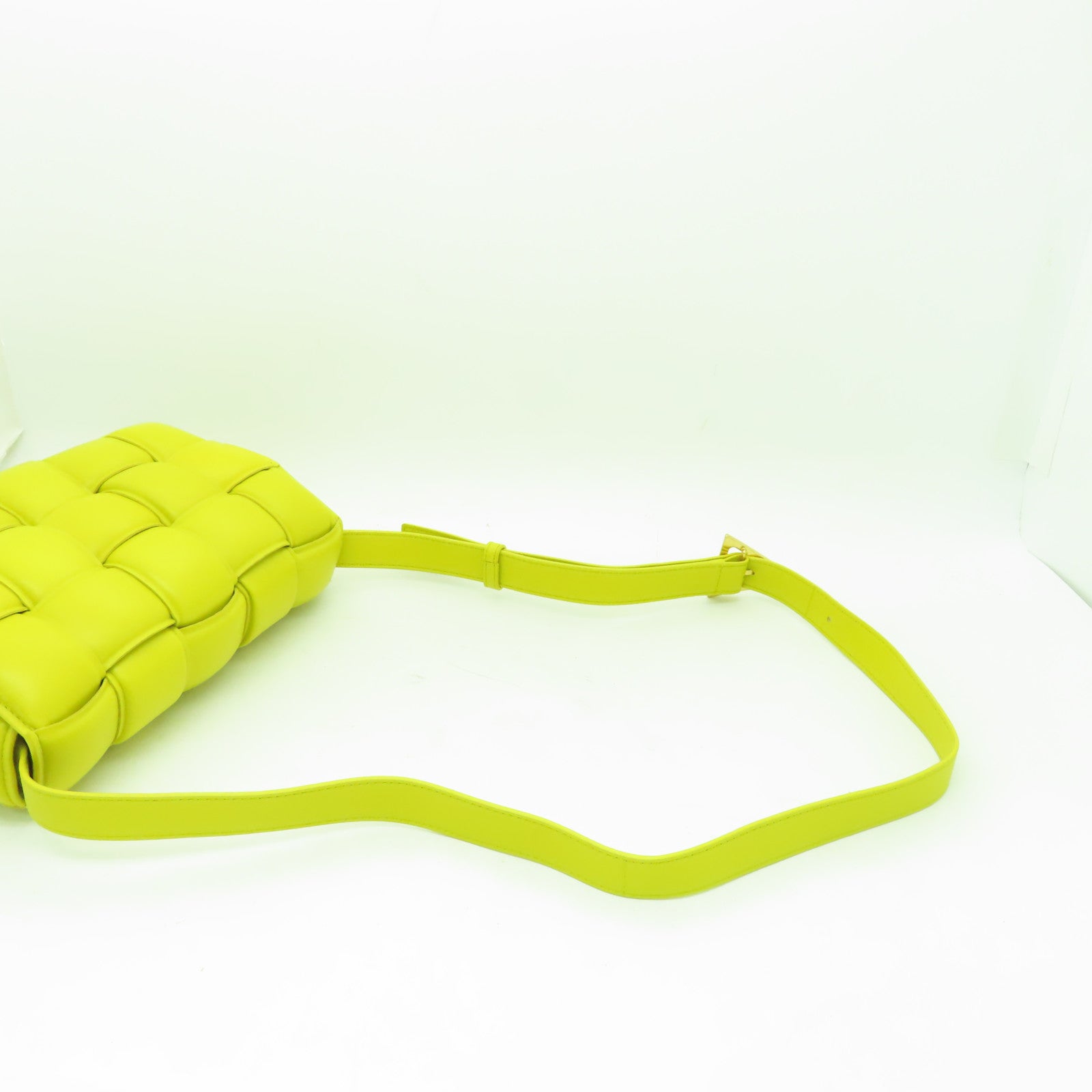BOTTEGA VENETA 羊皮皮革Padded Cassette金扣肩背袋黃色