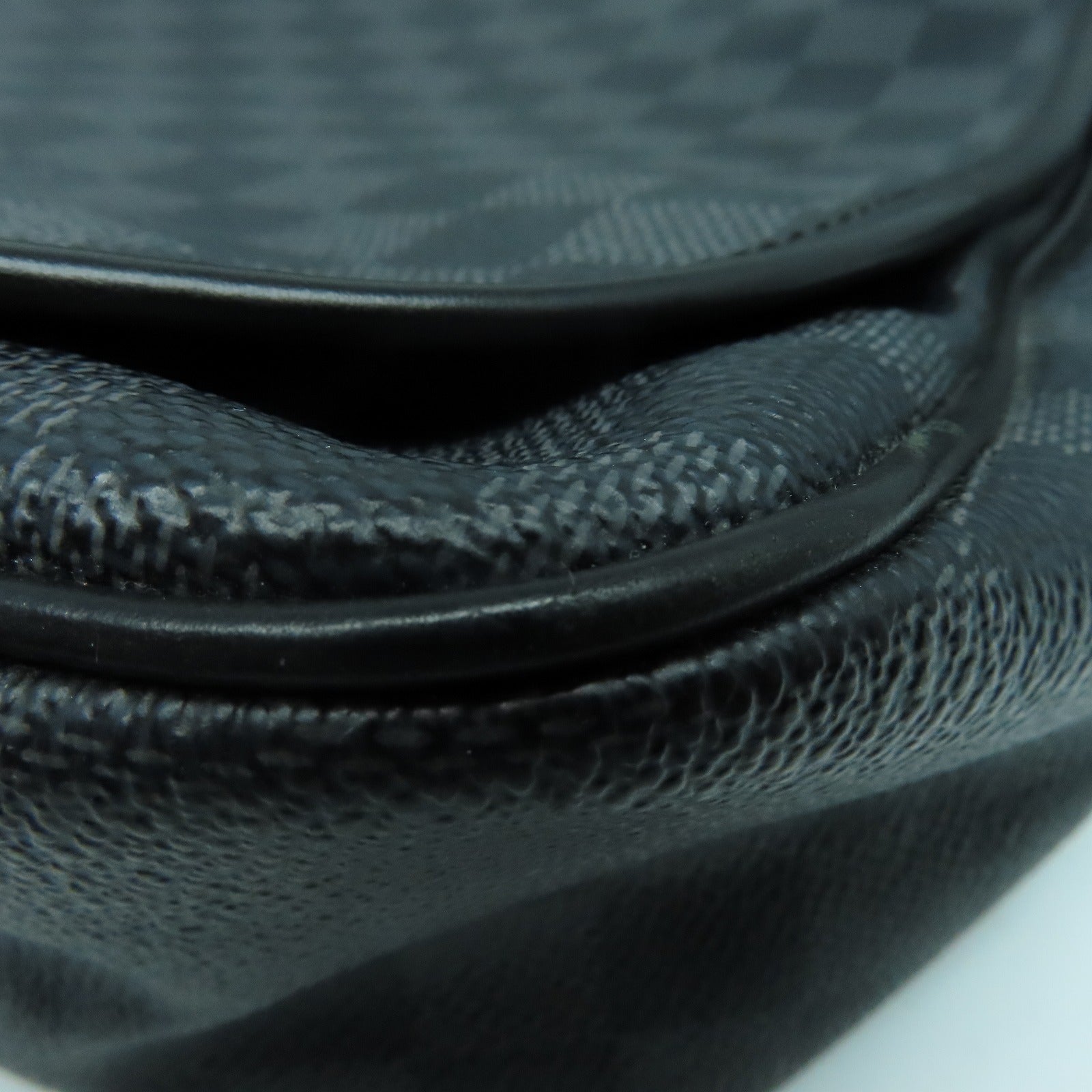 LOUIS VUITTON Graphite Daniel MM银扣肩背袋黑色