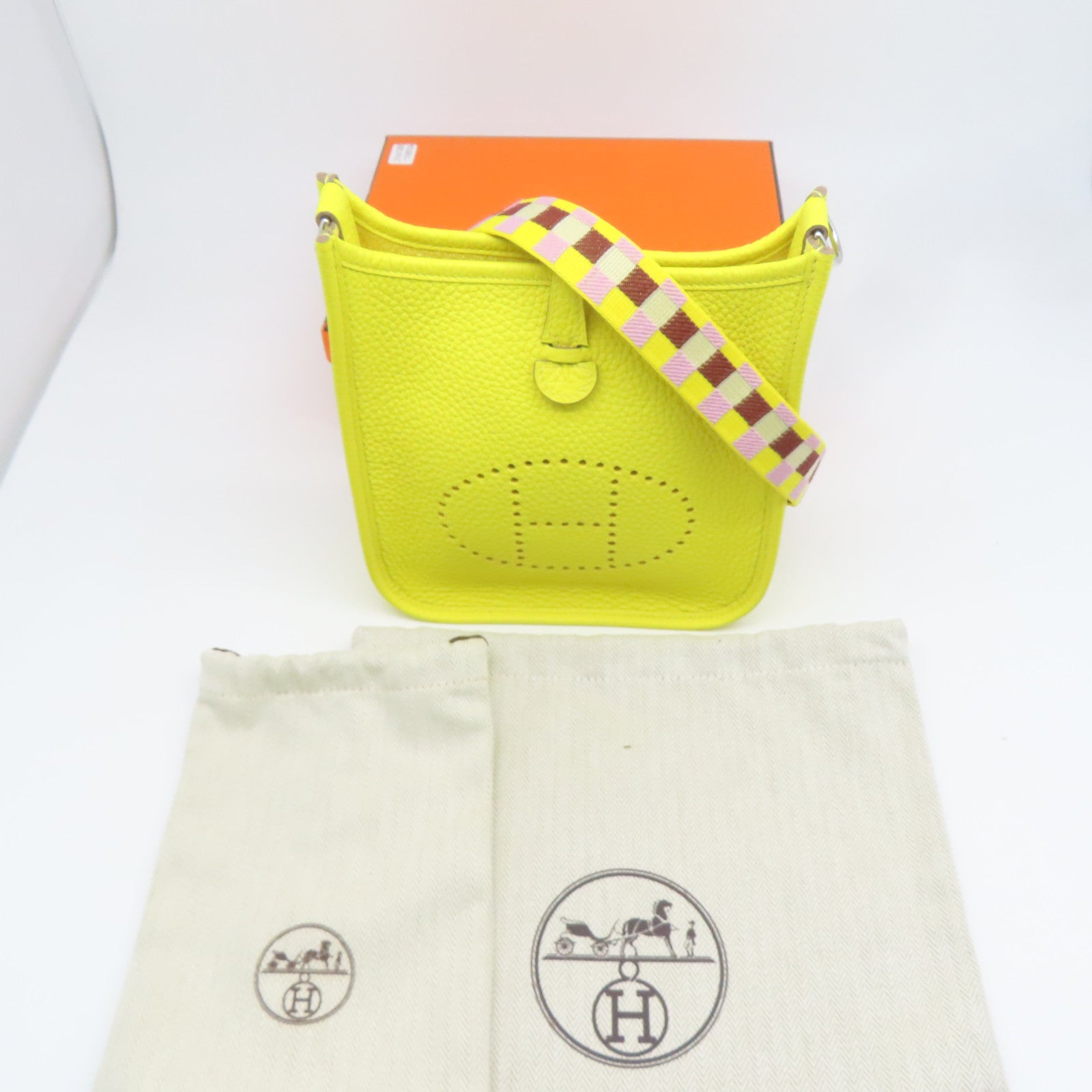 HERMES Clemence皮革Evelyne TPM銀扣肩背袋檸檬黄色