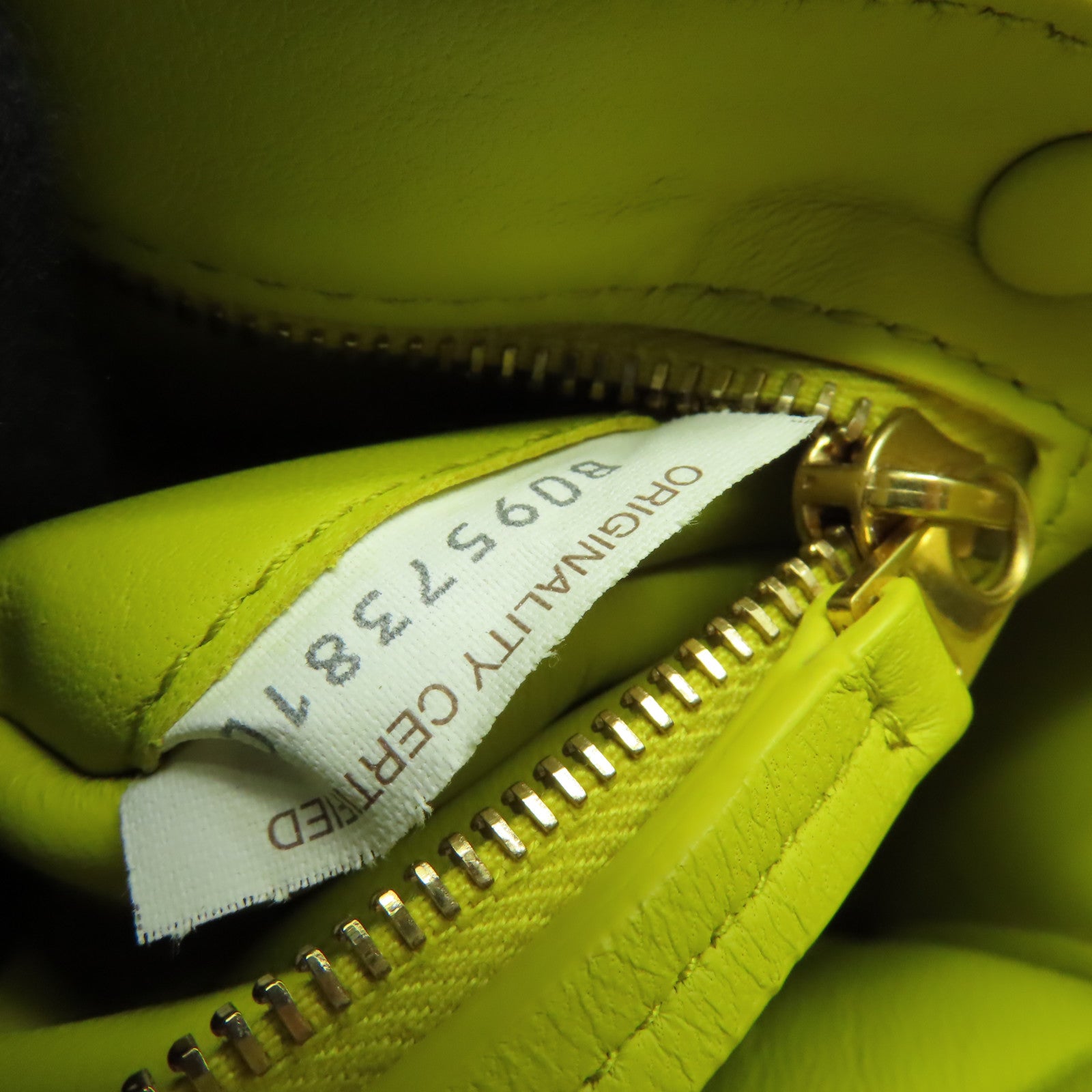 BOTTEGA VENETA 羊皮皮革Padded Cassette金扣肩背袋黃色