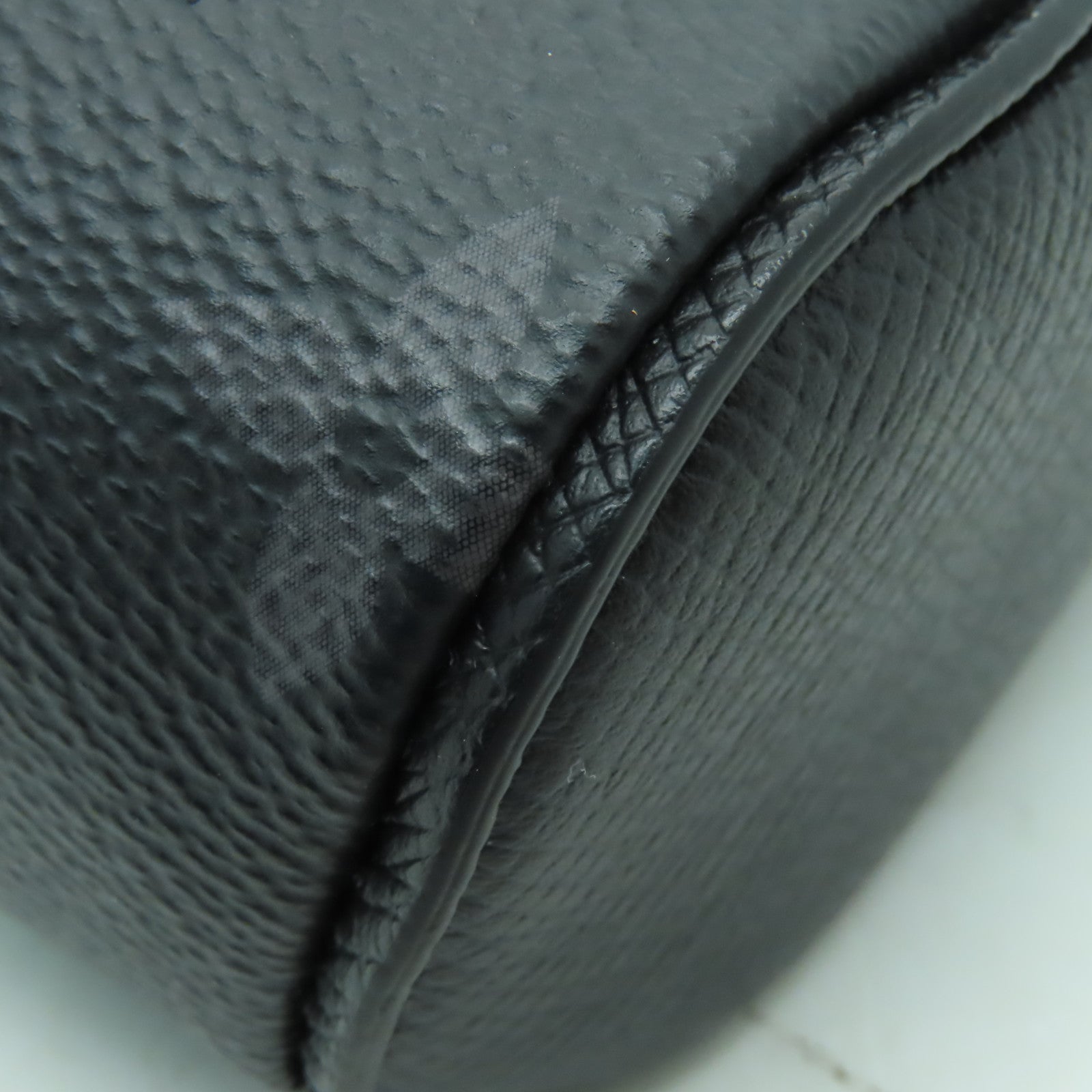 LOUIS VUITTON Monogram Taigarama Outdoor Sling Bag銀扣肩背袋黑色