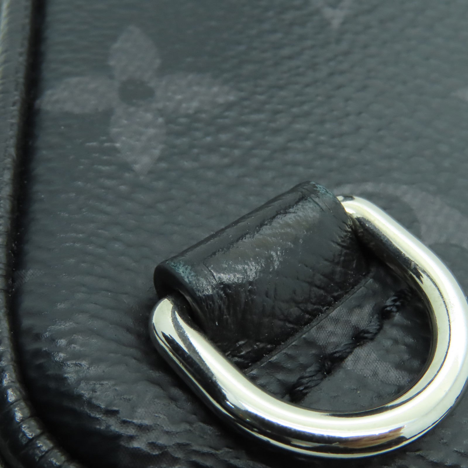 LOUIS VUITTON Monogram Taigarama Outdoor Sling Bag銀扣肩背袋黑色