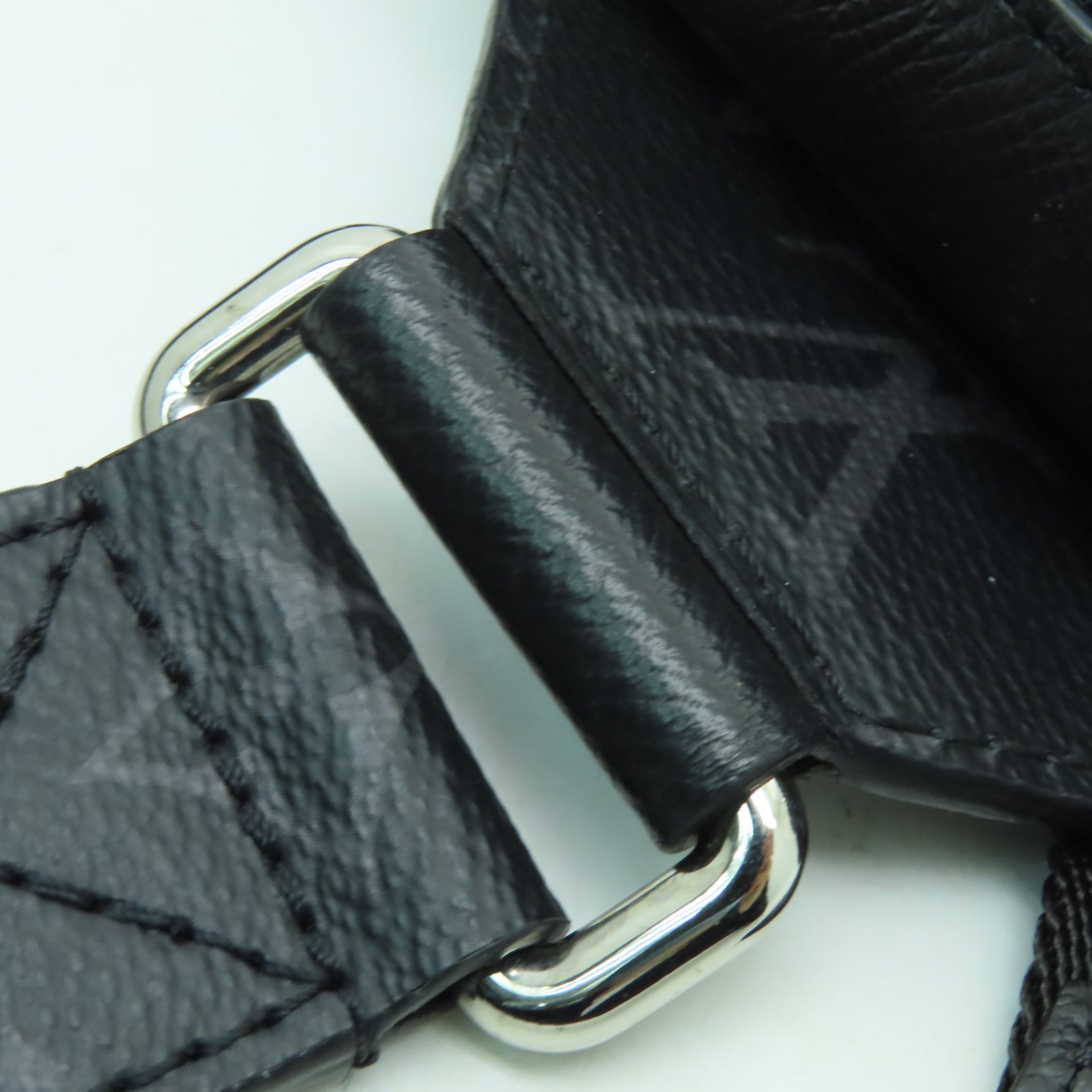 LOUIS VUITTON Monogram Taigarama Outdoor Sling Bag銀扣肩背袋黑色