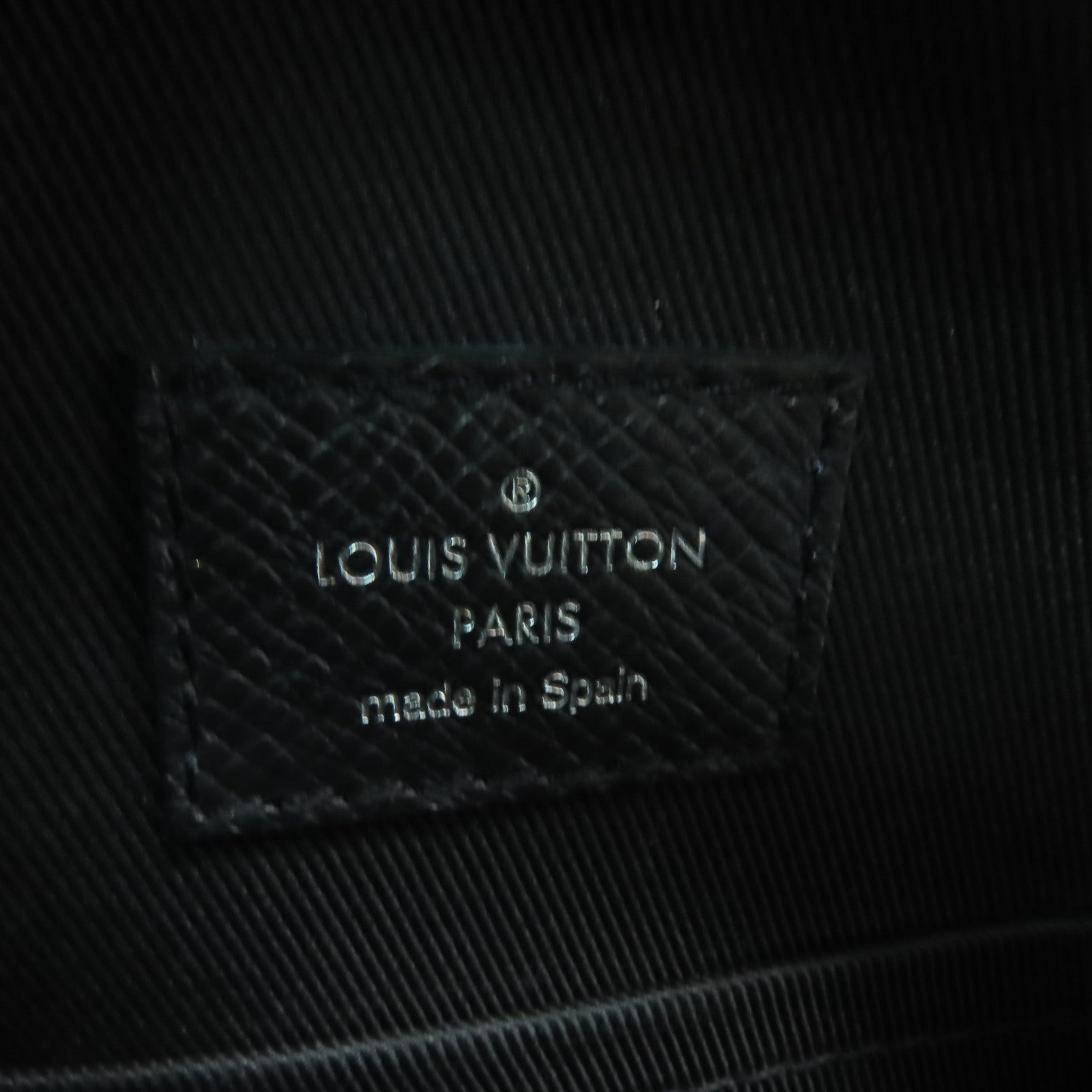 LOUIS VUITTON Monogram Taigarama Outdoor Sling Bag銀扣肩背袋黑色