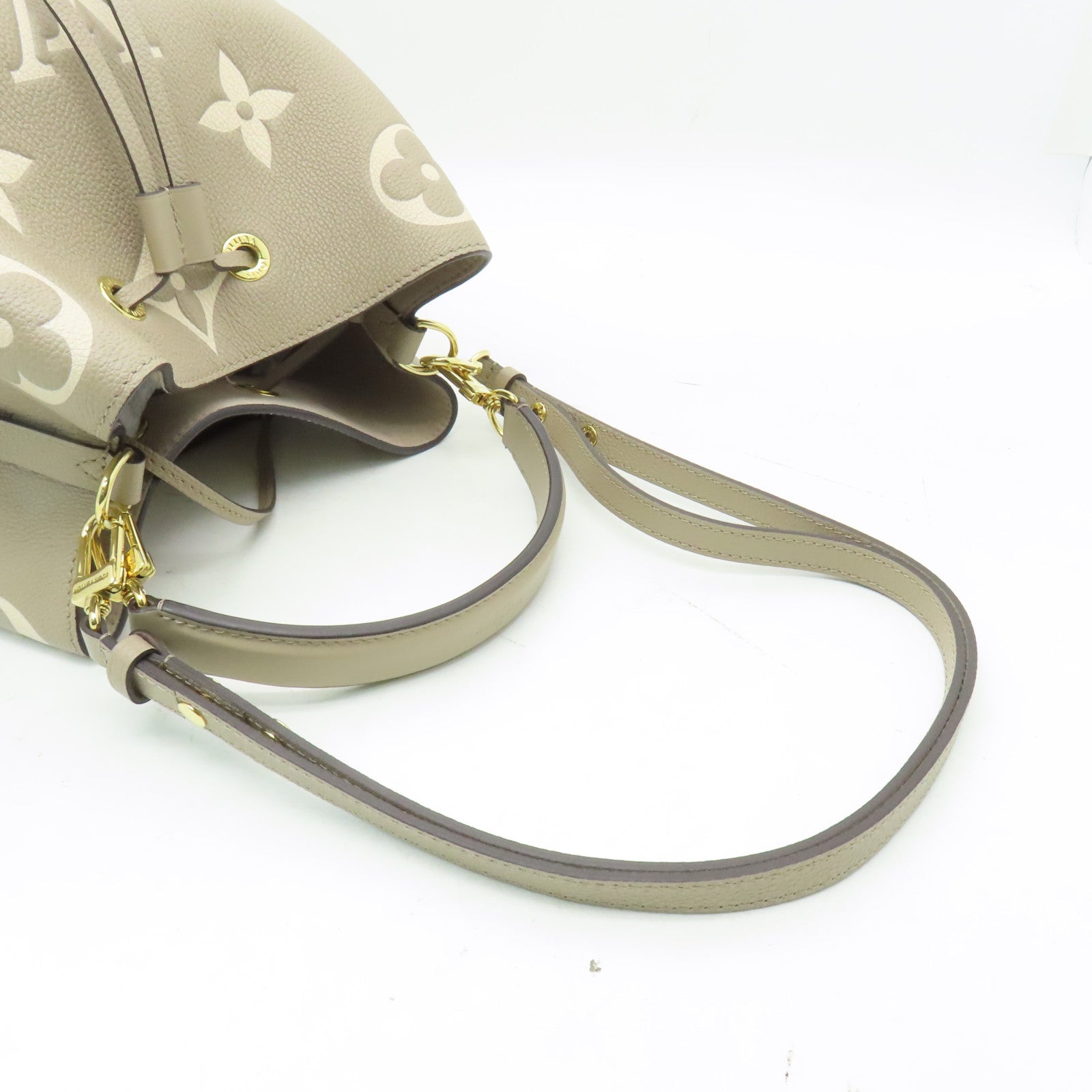 LOUIS VUITTON Monogram Empreinte Neo Noe MM金扣手挽肩背兩用袋奶油色