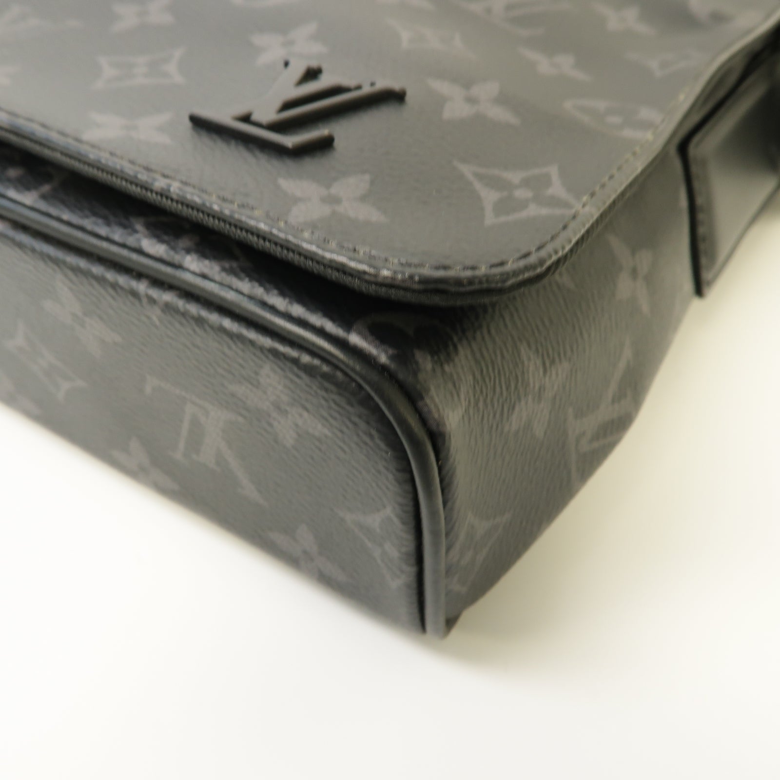 LOUIS VUITTON Monogram Eclipse District PM銀扣肩背袋黑色