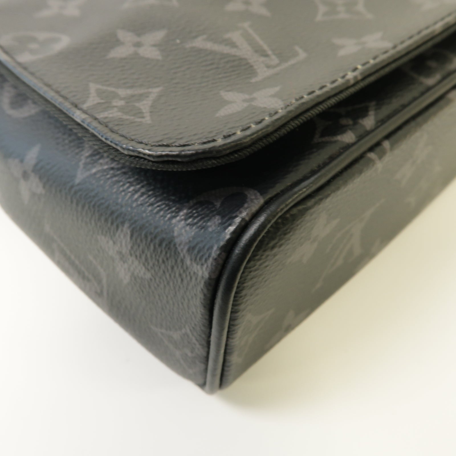 LOUIS VUITTON Monogram Eclipse District PM銀扣肩背袋黑色