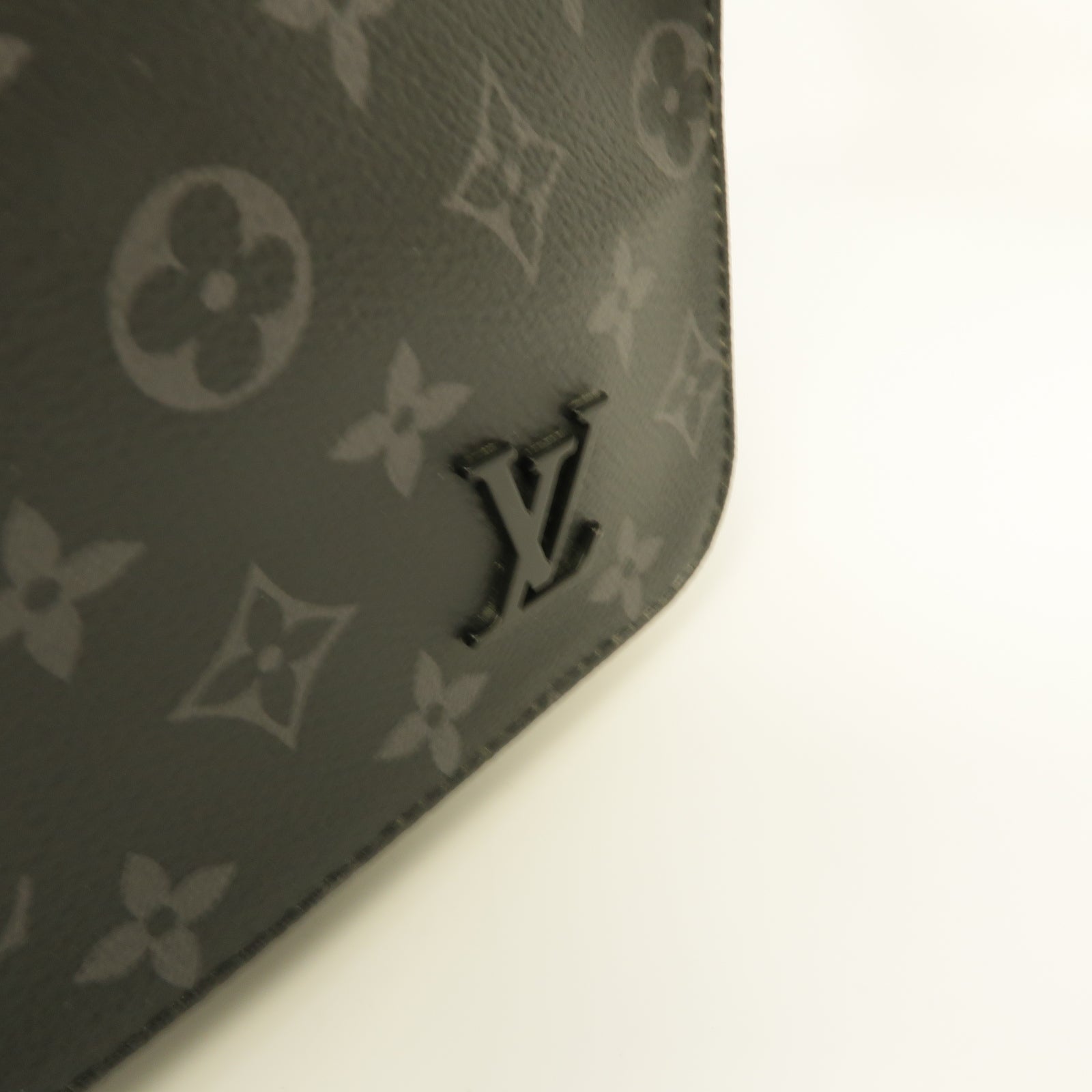 LOUIS VUITTON Monogram Eclipse District PM銀扣肩背袋黑色