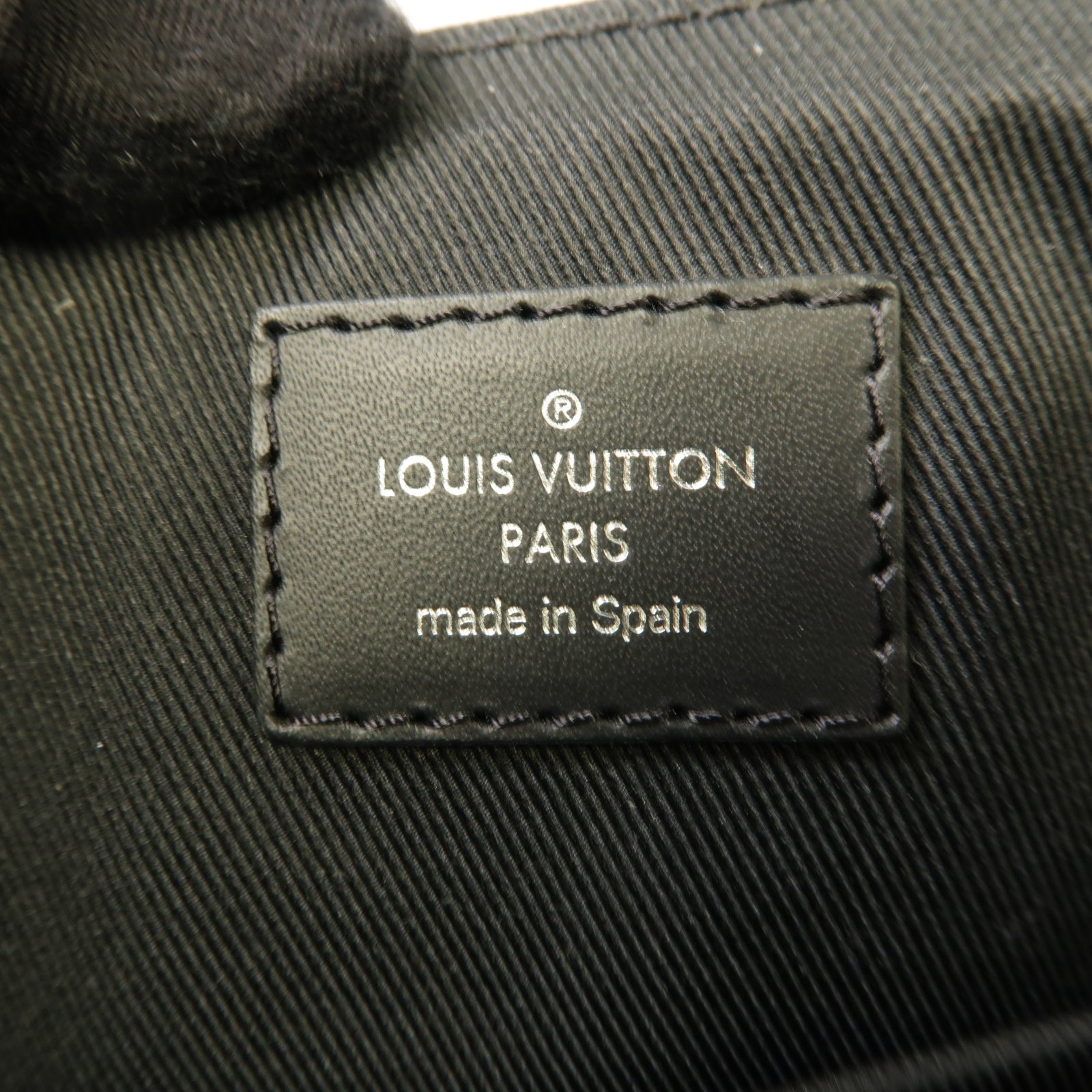 LOUIS VUITTON Monogram Eclipse District PM銀扣肩背袋黑色