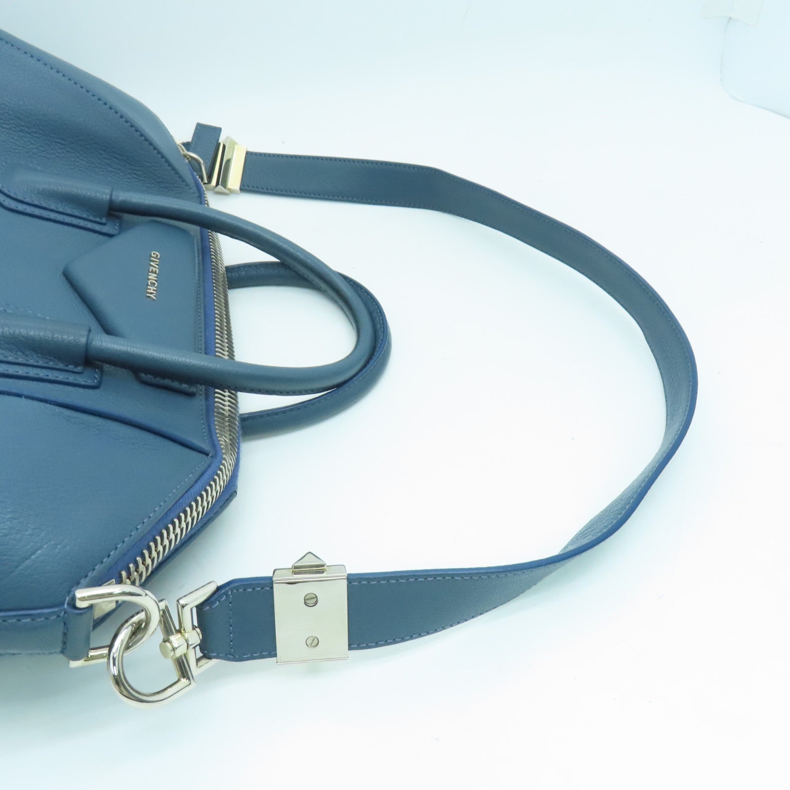 GIVENCHY 牛皮皮革Antignoa银扣手挽肩背两用袋蓝色