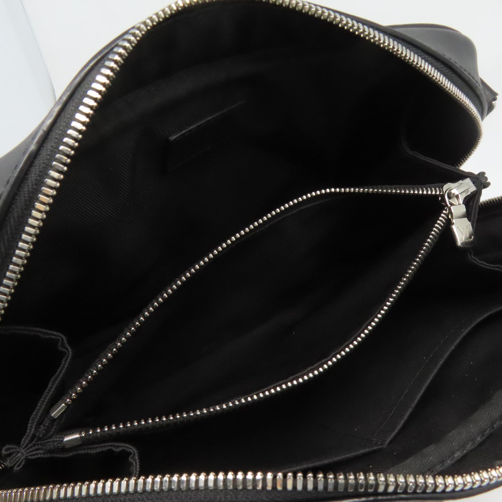 LOUIS VUITTON Damier Infini Sirius Messenger Bag銀扣肩背袋黑色