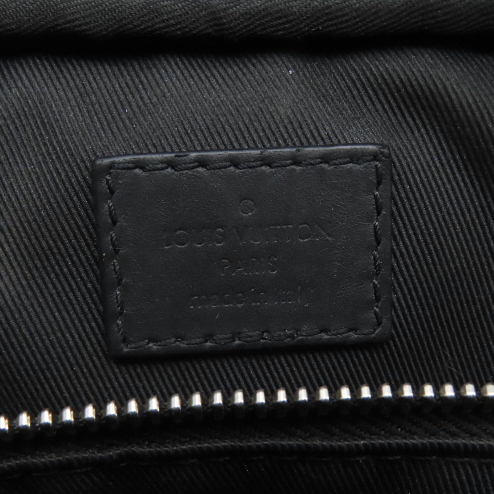 LOUIS VUITTON Damier Infini Sirius Messenger Bag銀扣肩背袋黑色