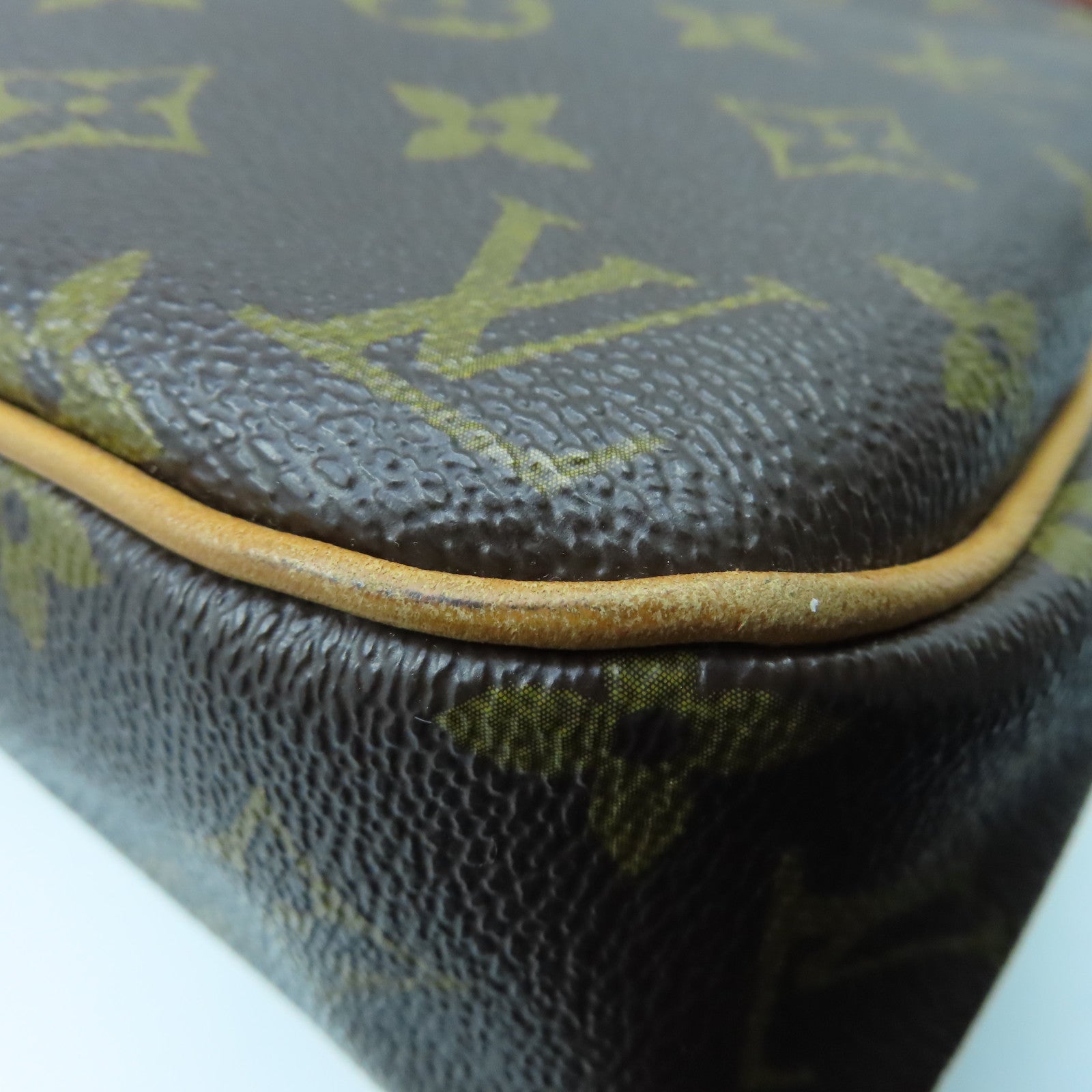LOUIS VUITTON Monogram Batignolles Horizontal金扣手挽袋啡色