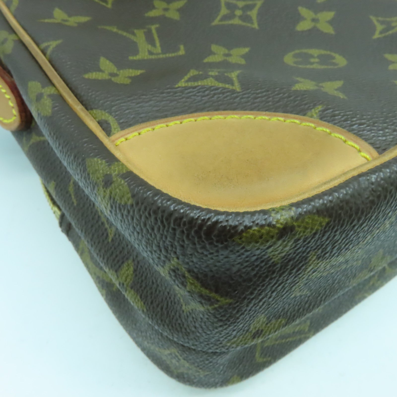 LOUIS VUITTON Monogram Amazon金扣肩背袋啡色
