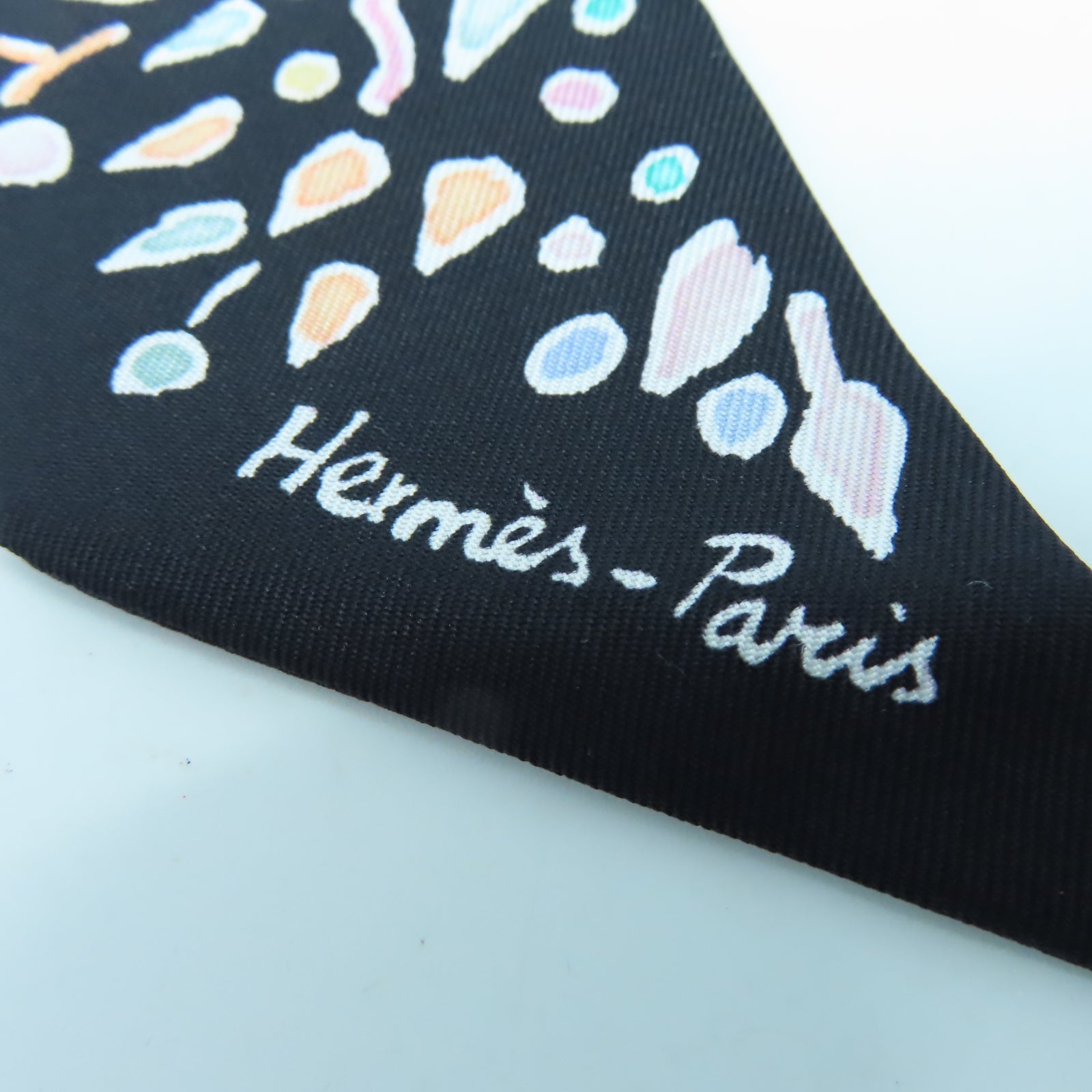 HERMES 【激減優惠】絲質Twilly絲巾黑色/白色/多色