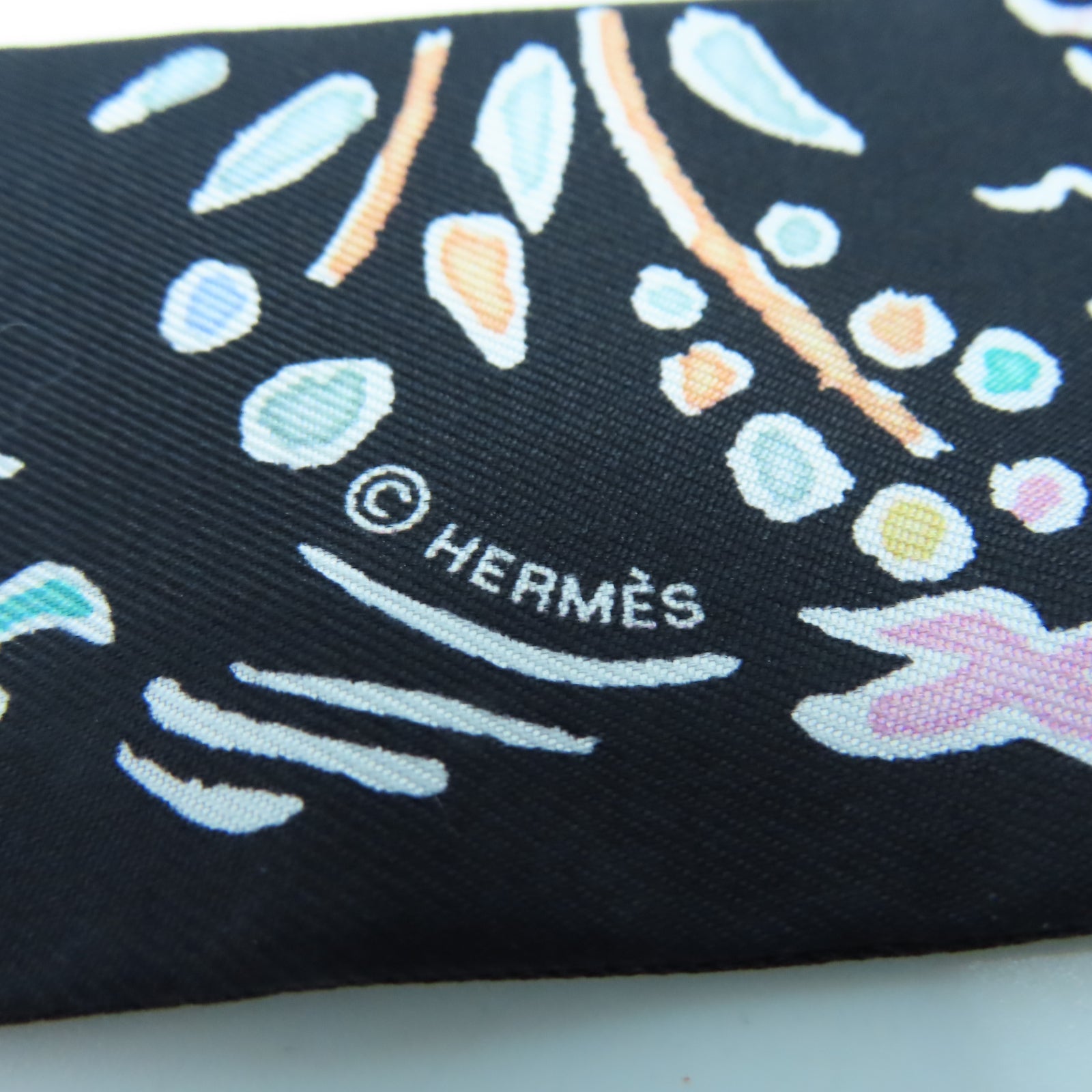 HERMES 【激減優惠】絲質Twilly絲巾黑色/白色/多色