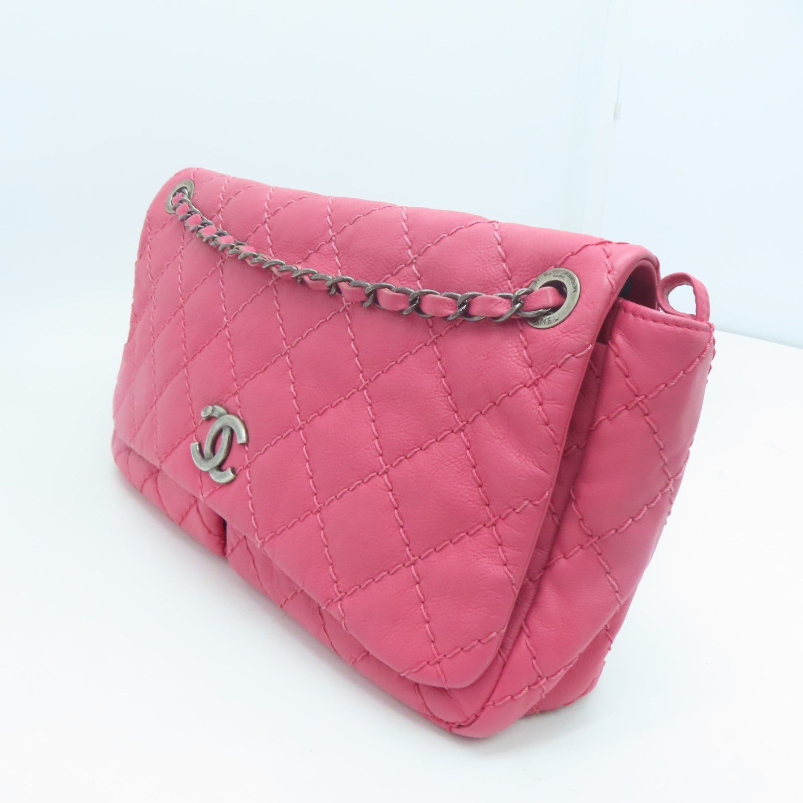 CHANEL rhombic cowhide leather Chain Shoulder silver buckle shoulder bag pink