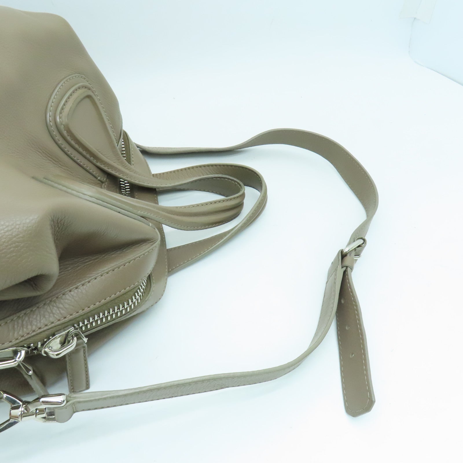 GIVENCHY 牛皮皮革Antigona银扣手挽肩背两用袋灰色