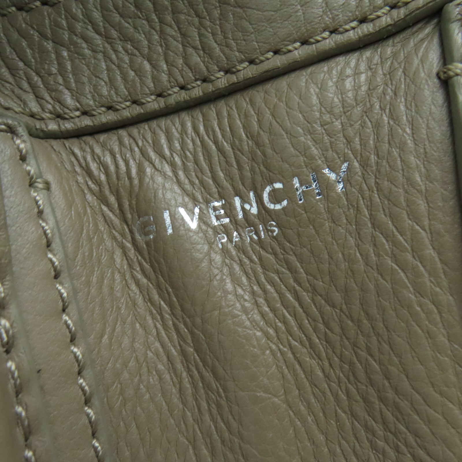 GIVENCHY 牛皮皮革Antigona银扣手挽肩背两用袋灰色