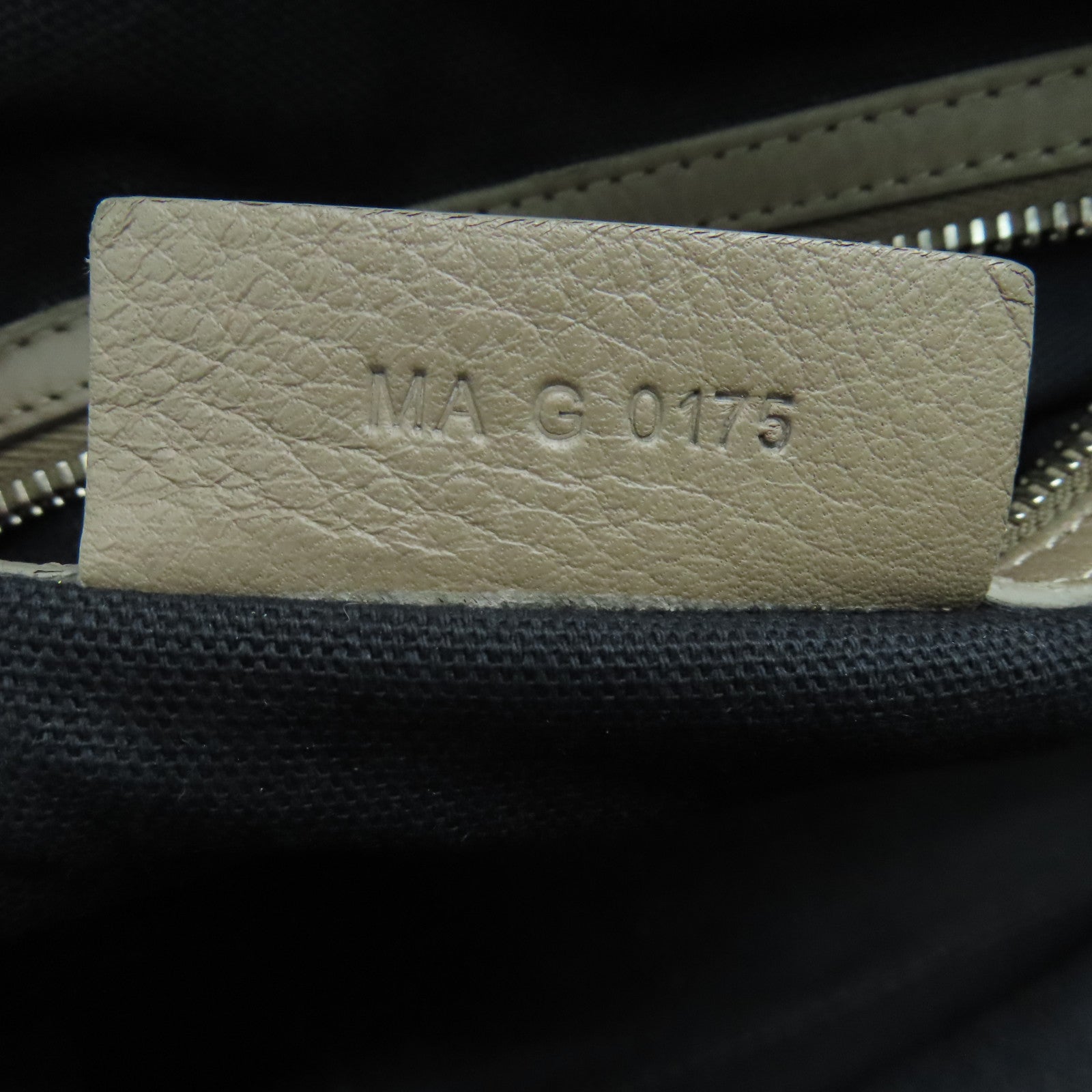 GIVENCHY 牛皮皮革Antigona银扣手挽肩背两用袋灰色