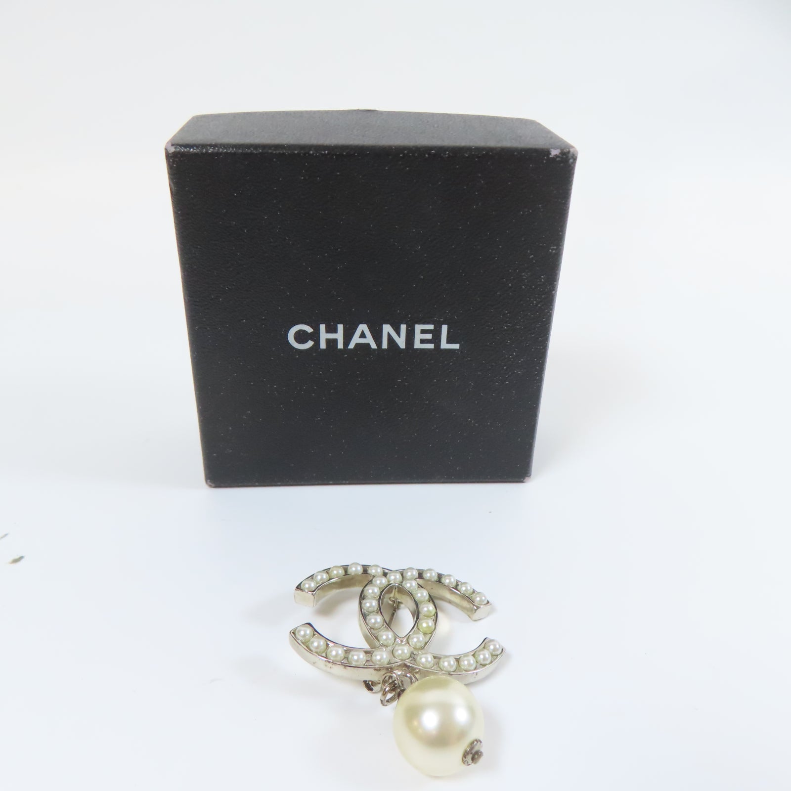 CHANEL 金屬/仿珍珠Brooch胸針銀色/白色