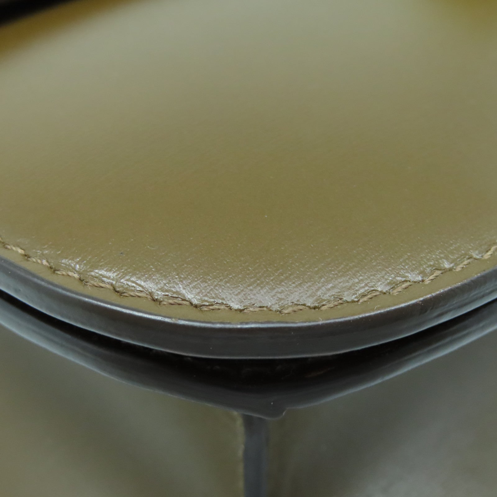 CELINE 牛皮皮革Medium Classic Bag in Box金扣肩背袋棕色