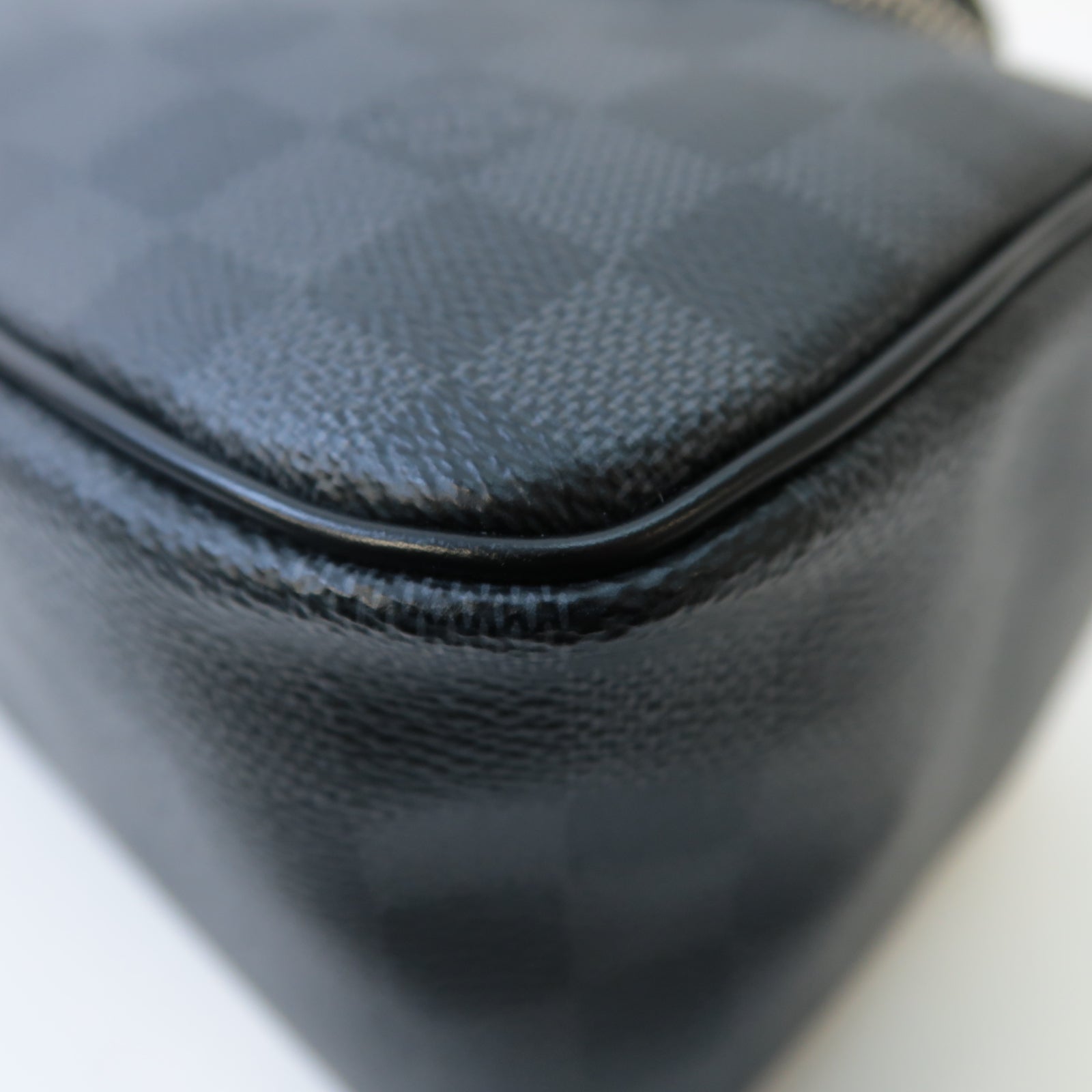 LOUIS VUITTON Damier Graphite Toiletry Pouch Clutch Bag銀扣手拿包黑色