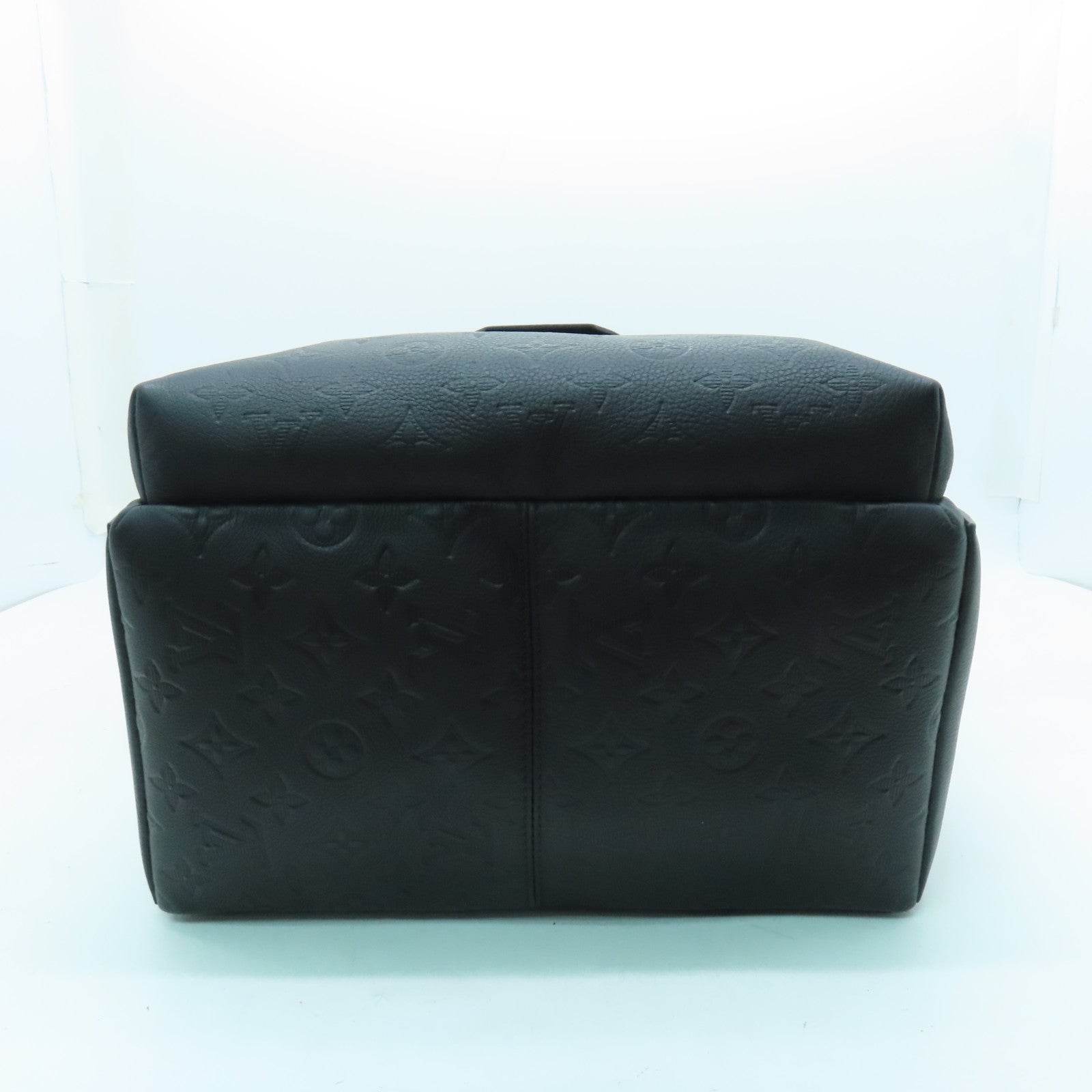 LOUIS VUITTON Monogram Embossed Discovery Backpack银扣背包黑色