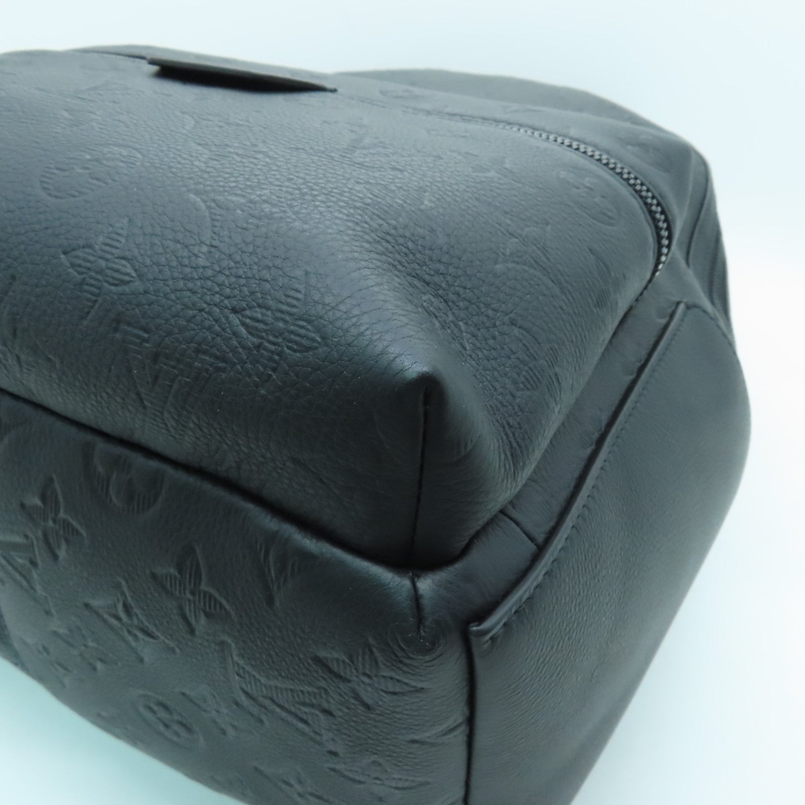 LOUIS VUITTON Monogram Embossed Discovery Backpack银扣背包黑色