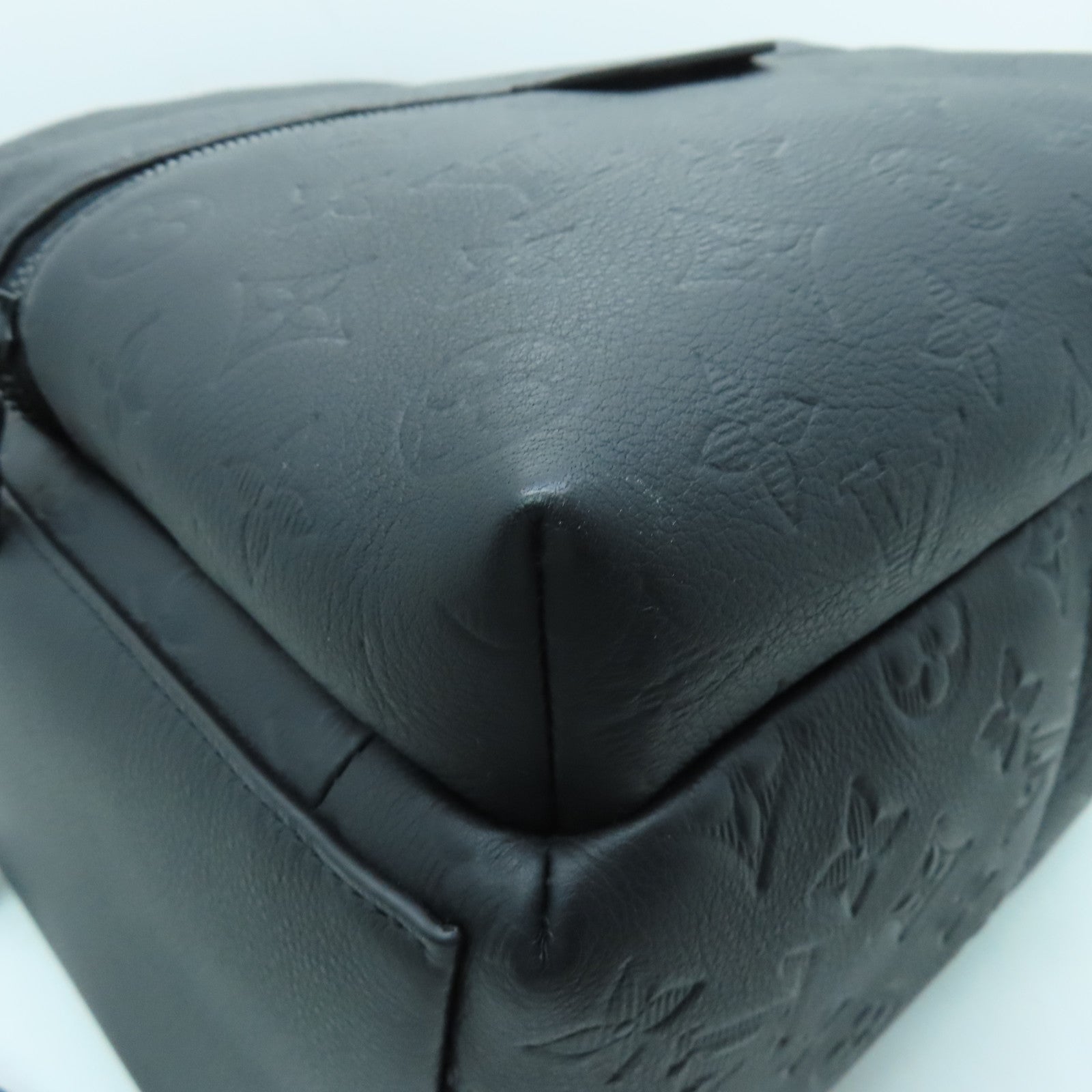 LOUIS VUITTON Monogram Embossed Discovery Backpack银扣背包黑色