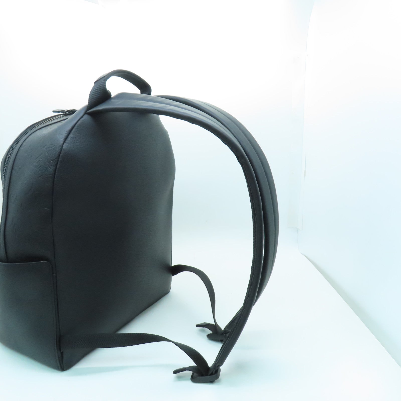 LOUIS VUITTON Monogram Embossed Discovery Backpack银扣背包黑色