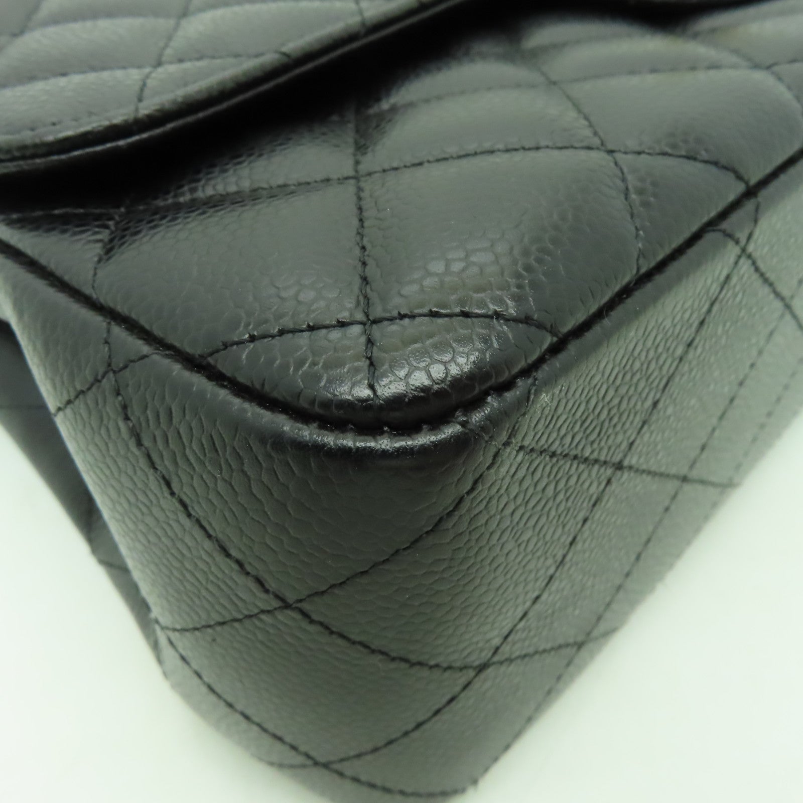 CHANEL 菱格Caviar皮革Classic Flap Jumbo金扣鏈帶肩背袋黒色