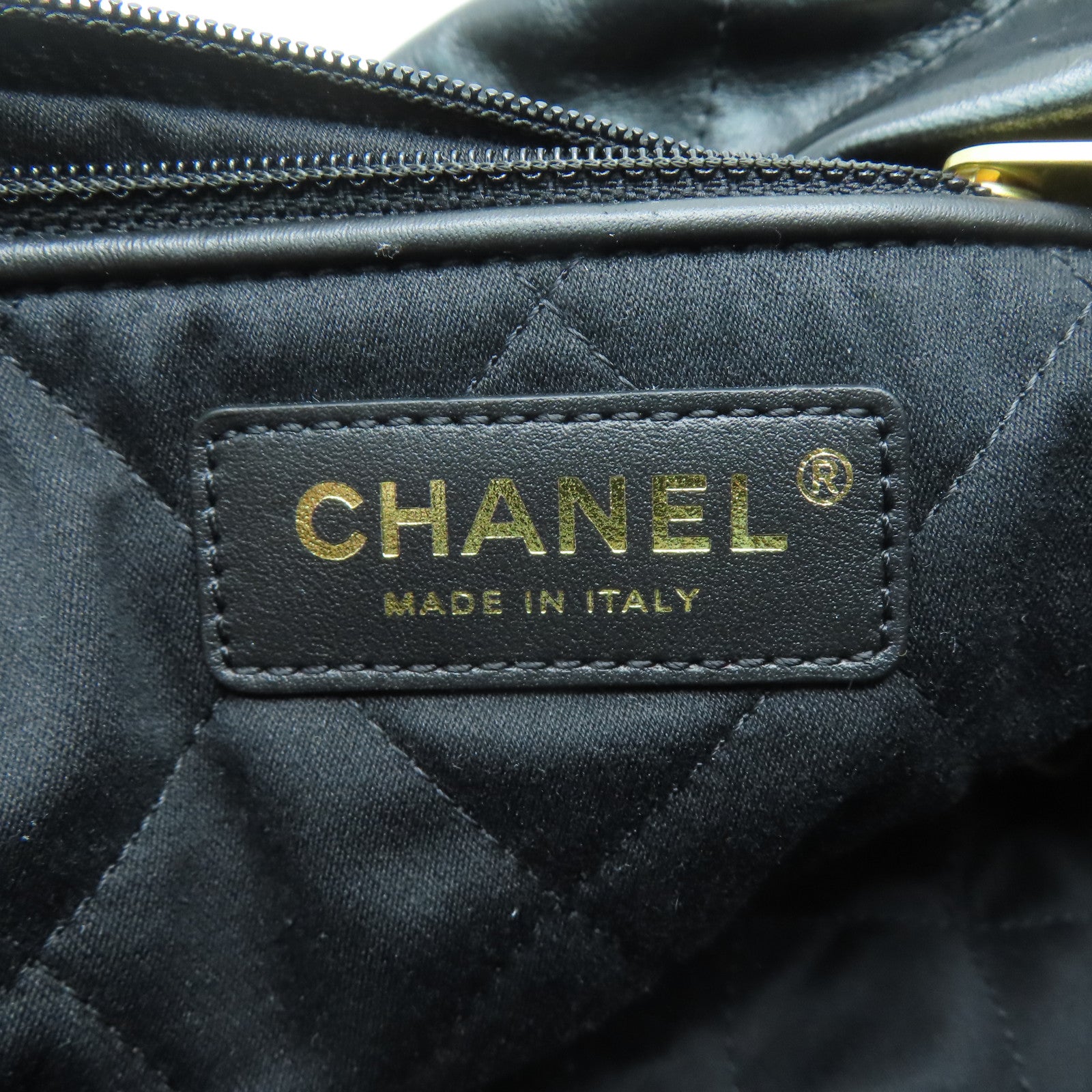 CHANEL 菱格牛皮皮革C22 Medium金扣鏈帶肩背袋黑色