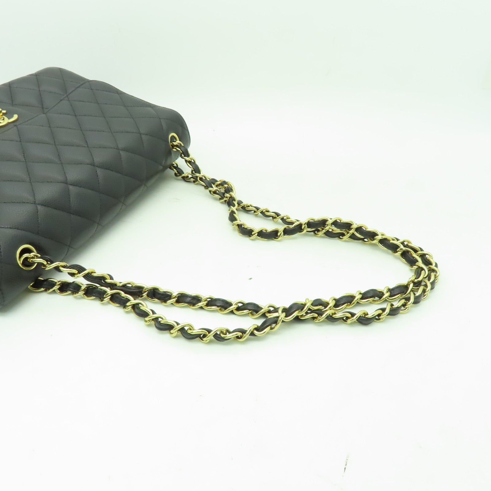 CHANEL 菱格Caviar皮革Classic Flap Jumbo金扣鏈帶肩背袋黒色