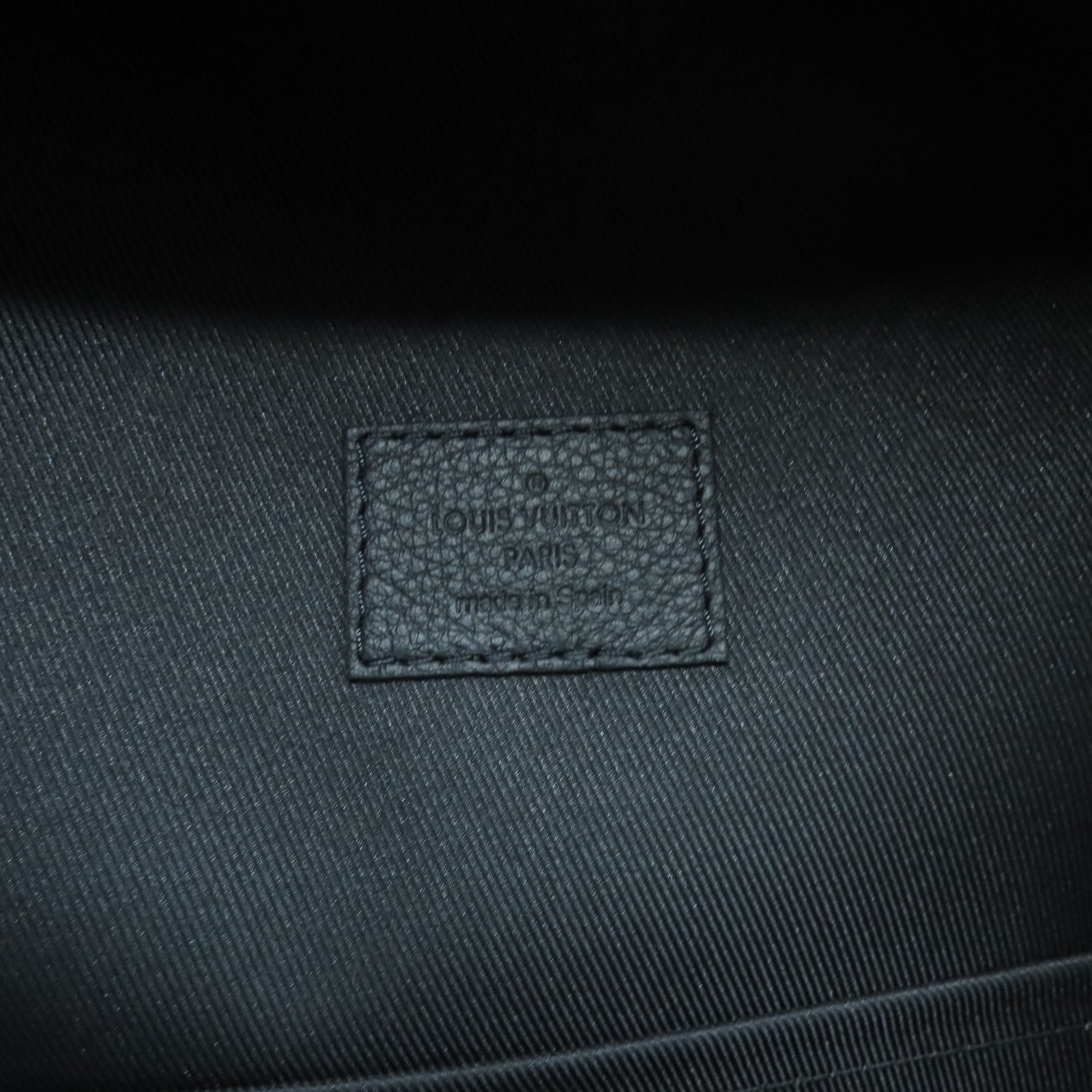 LOUIS VUITTON Monogram Embossed Discovery Backpack银扣背包黑色