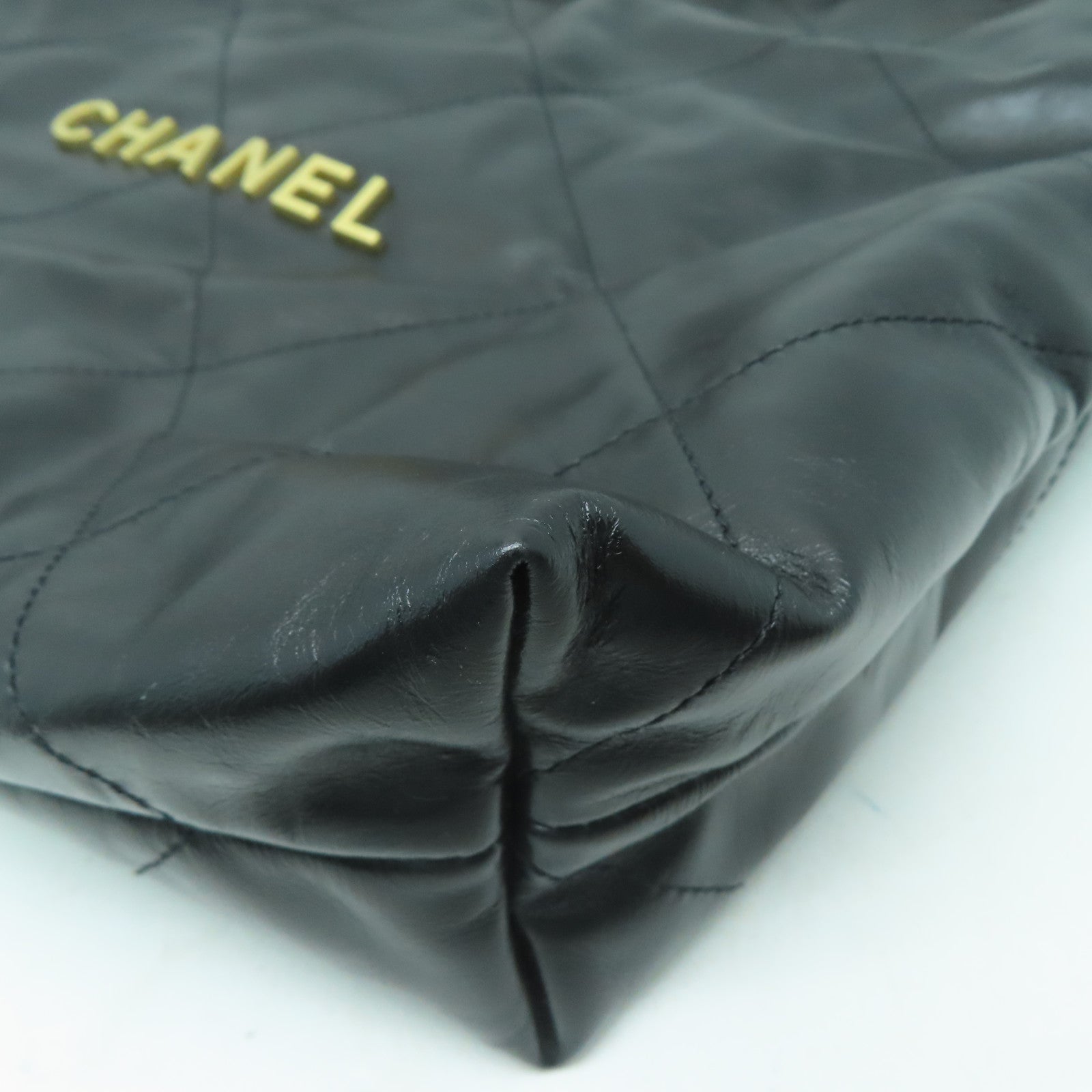 CHANEL 菱格牛皮皮革C22 Medium金扣鏈帶肩背袋黑色