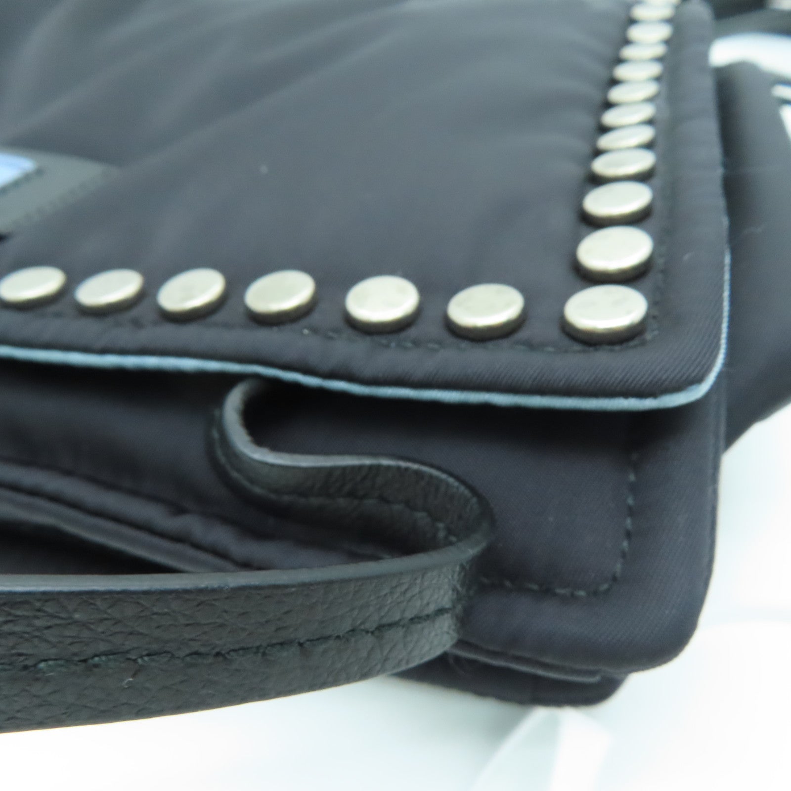 PRADA 尼龙Shoulder Bag金扣肩背袋黑色