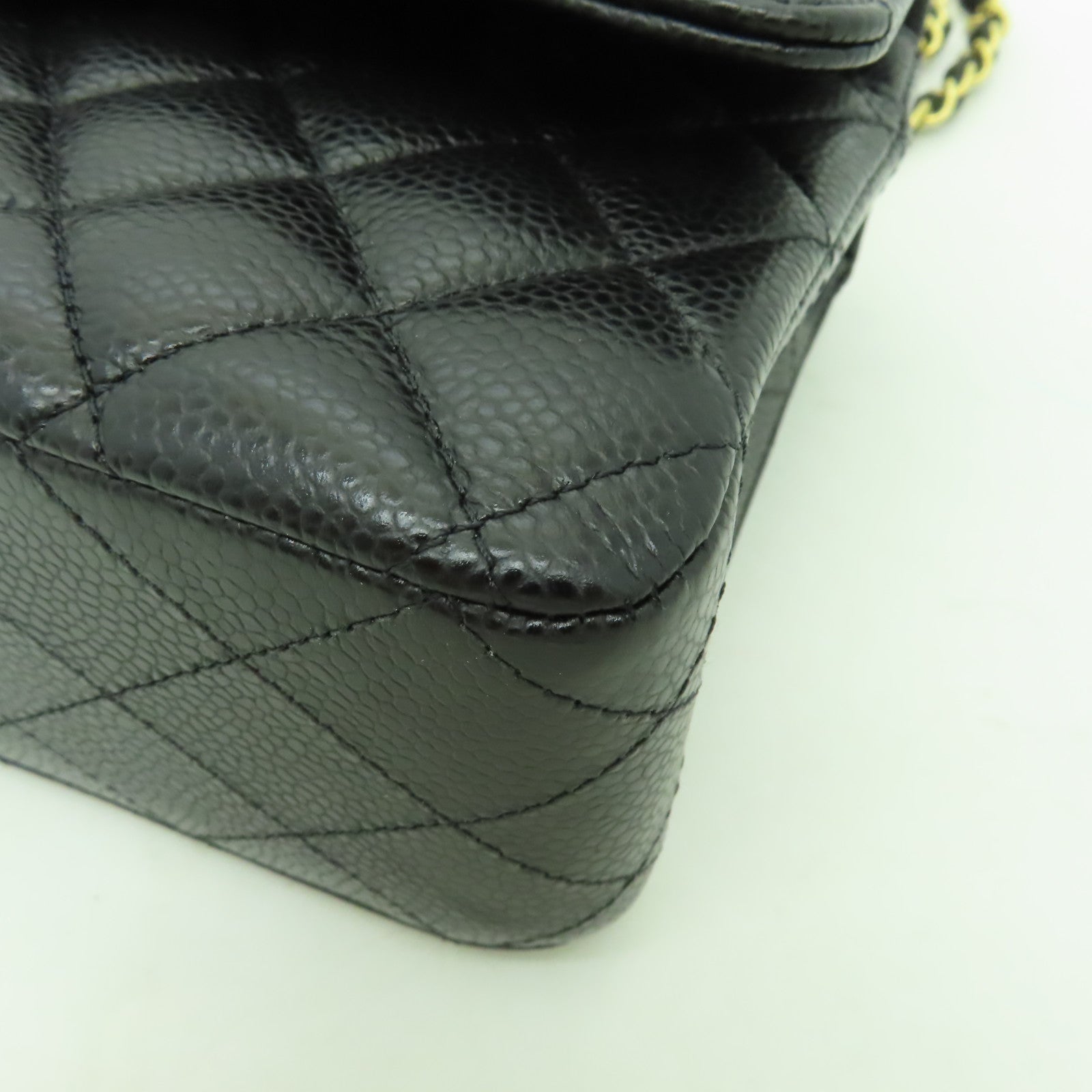 CHANEL 菱格Caviar皮革Classic Flap 25金扣鏈帶肩背袋黒色