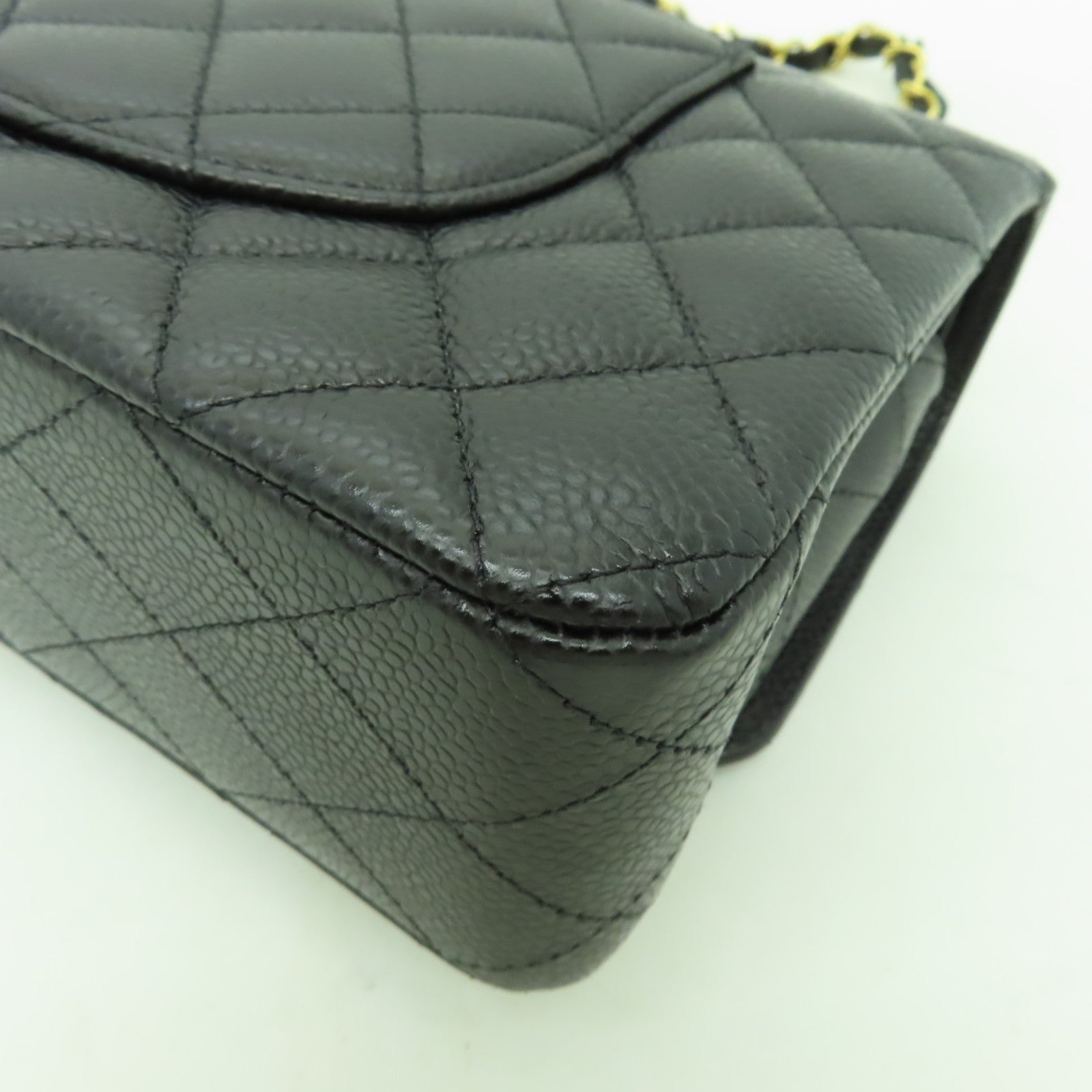 CHANEL 菱格Caviar皮革Classic Flap 25金扣鏈帶肩背袋黒色