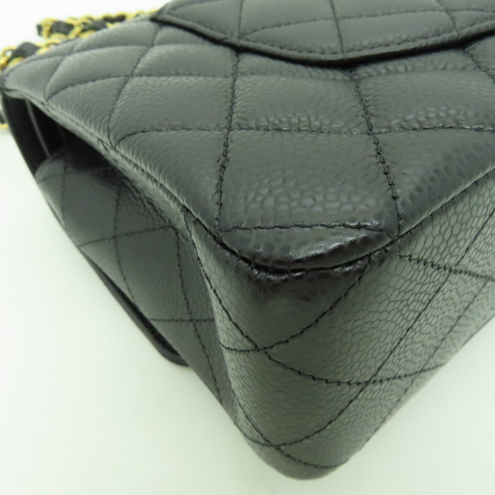 CHANEL 菱格Caviar皮革Classic Flap 25金扣鏈帶肩背袋黒色