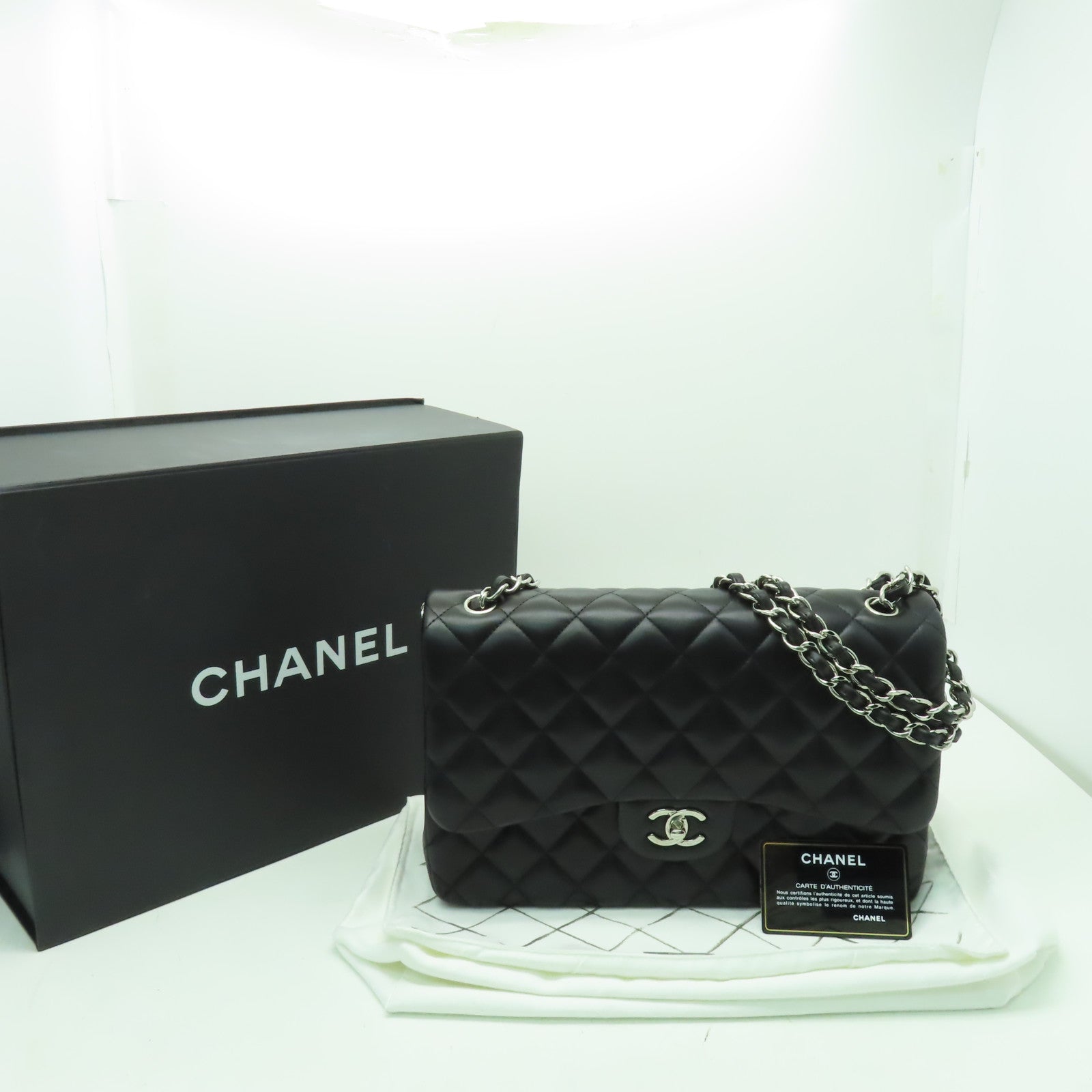 CHANEL 菱格羊皮皮革Classic Flap 30銀扣鏈帶肩背袋黒色