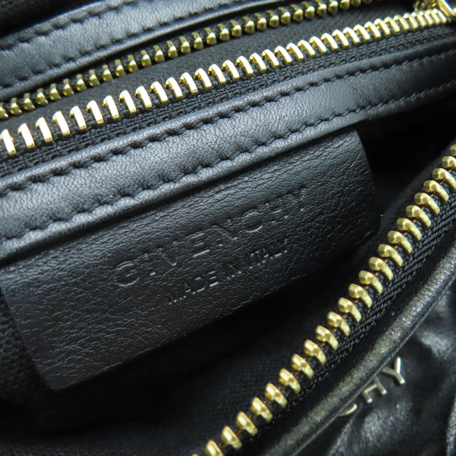 GIVENCHY 牛皮皮革Mini Pandora Shoulder Bag银扣肩背袋黑色