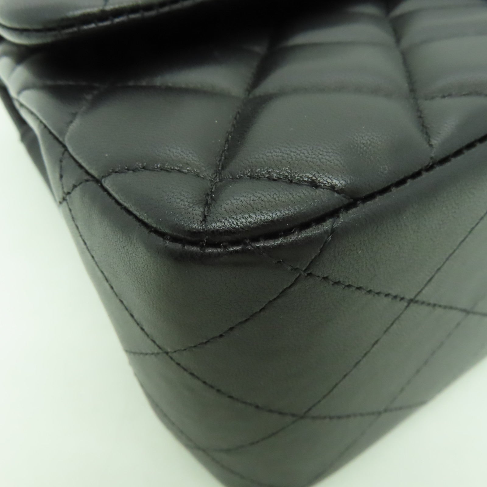 CHANEL 菱格羊皮皮革Classic Flap 30銀扣鏈帶肩背袋黒色